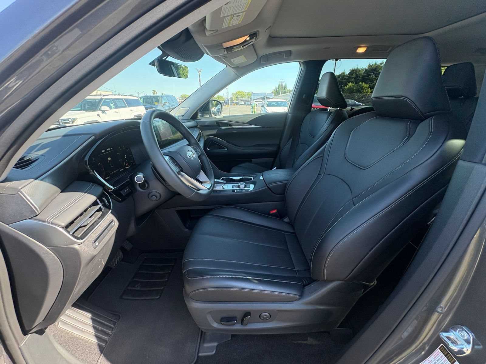 Thumbnail: 2026 INFINITI QX60 - 30