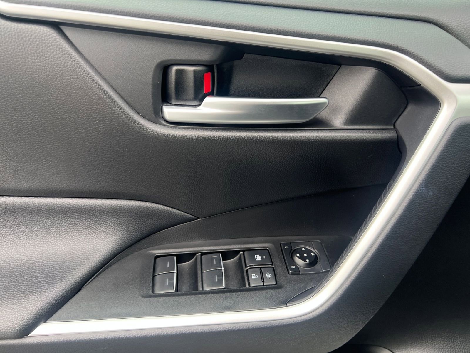 Thumbnail: 2025 Toyota RAV4 - 20