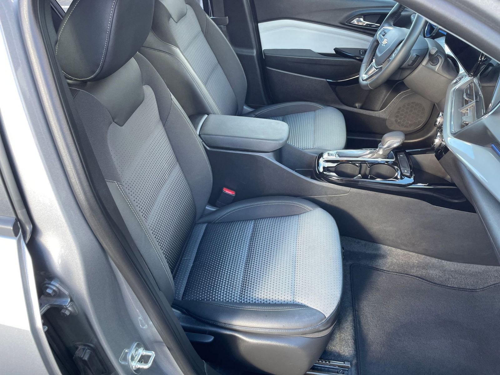 Thumbnail: 2025 Chevrolet Trax - 30