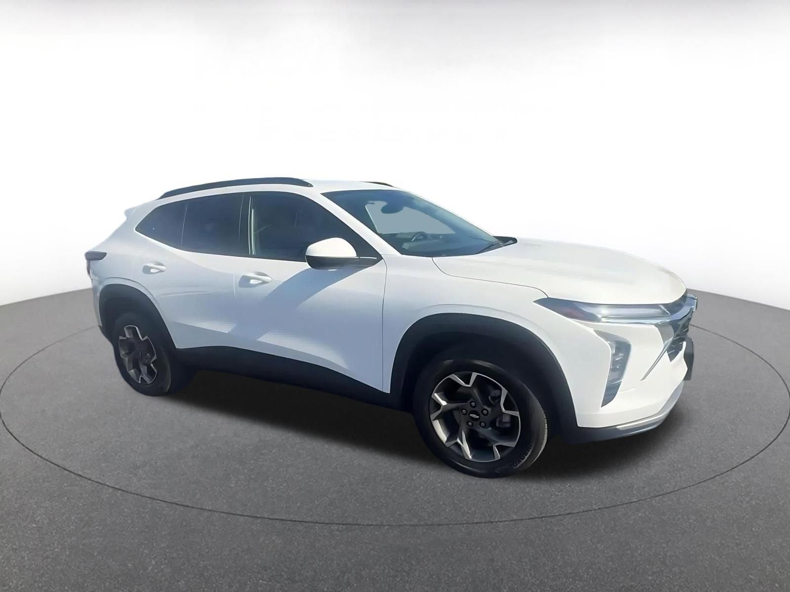 Thumbnail: 2025 Chevrolet Trax - 2