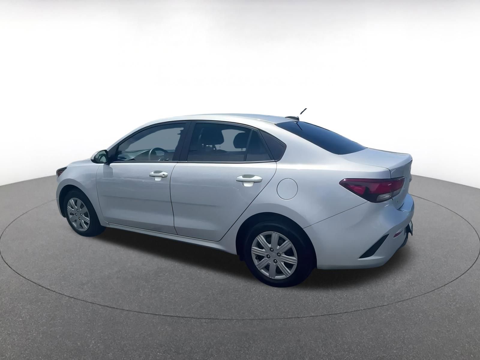 Thumbnail: 2023 Kia Rio - 10