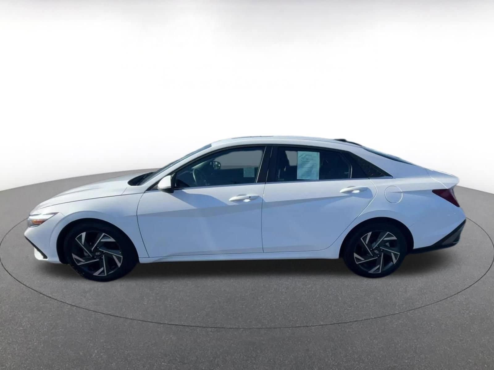 Thumbnail: 2025 Hyundai Elantra - 9