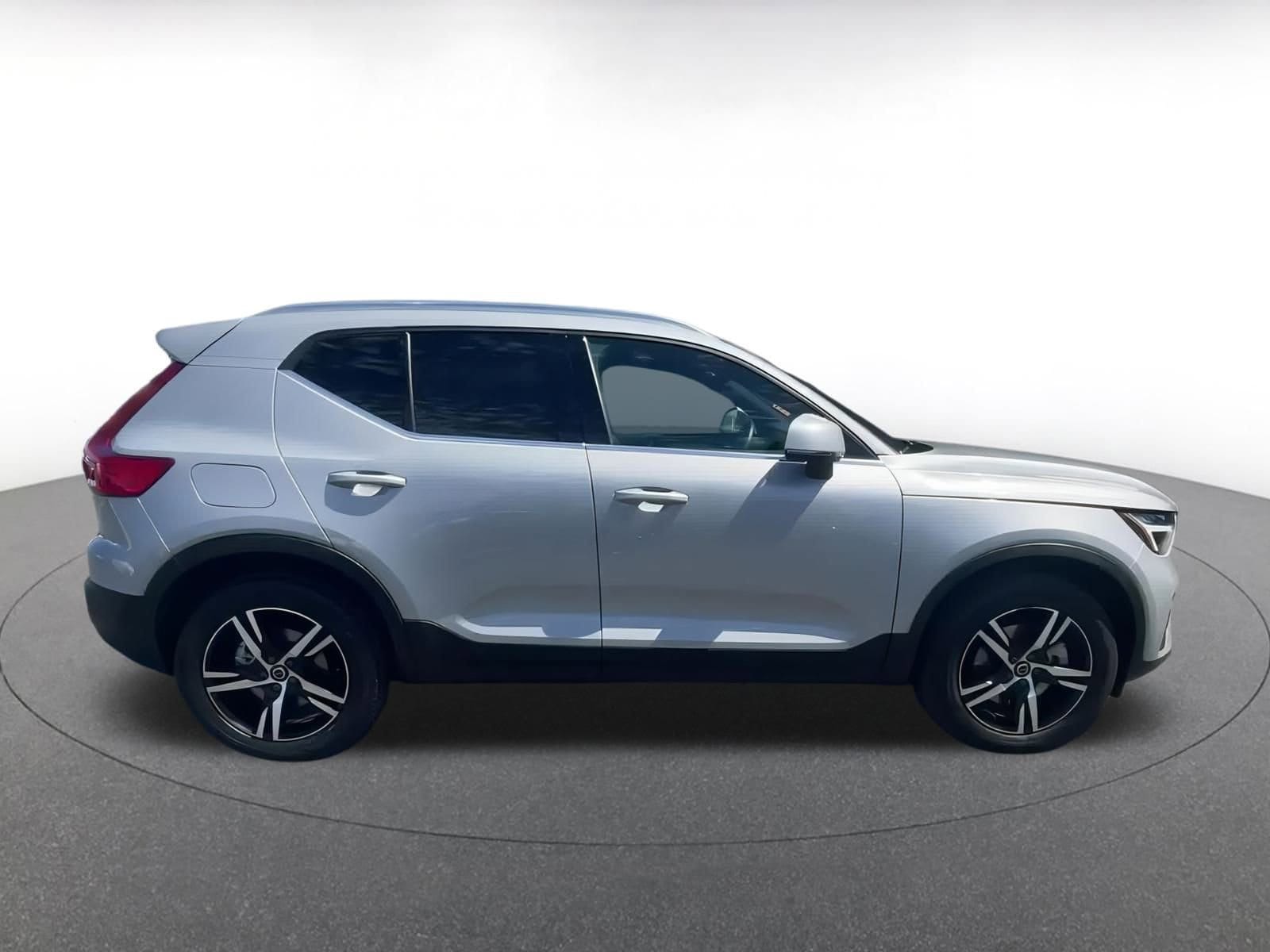 Thumbnail: 2024 Volvo XC40 - 16