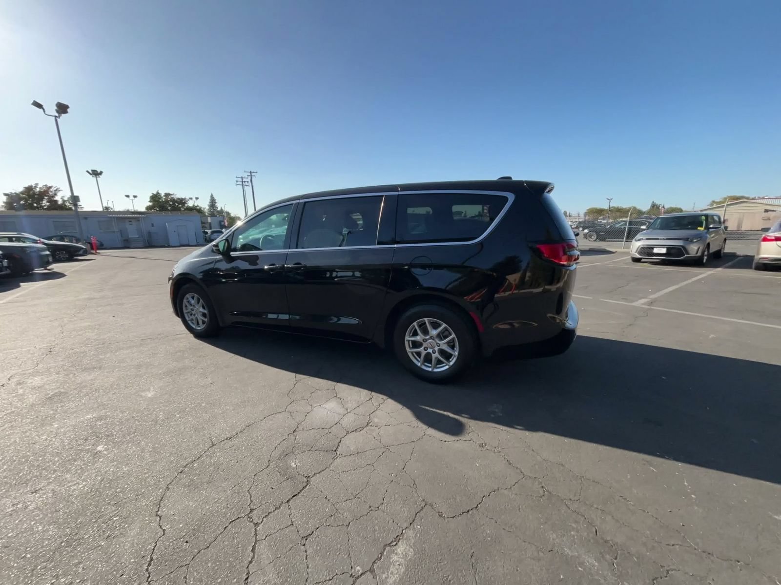 Thumbnail: 2025 Chrysler Pacifica - 9