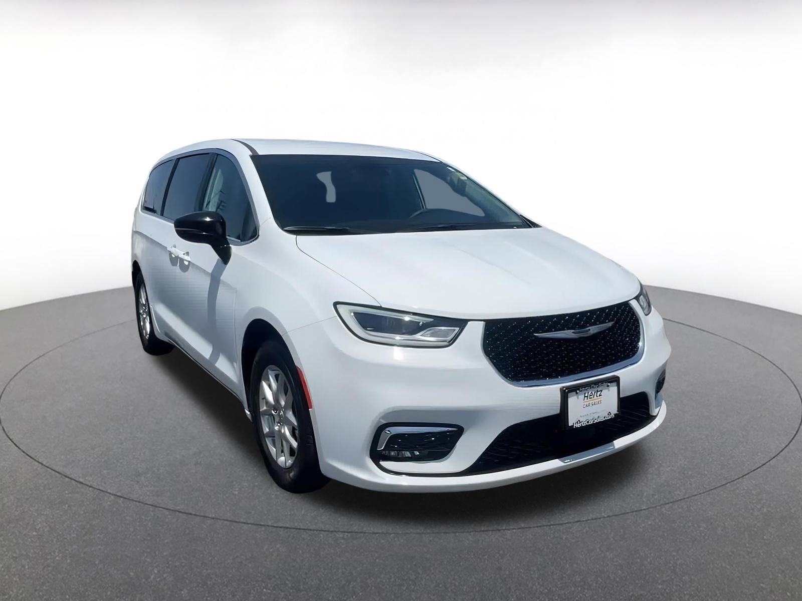 Thumbnail: 2024 Chrysler Pacifica - 3