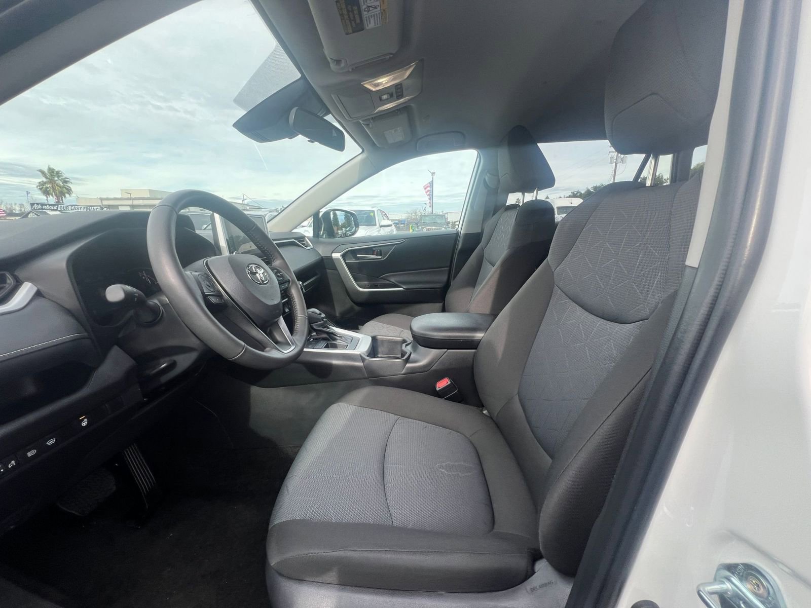 Thumbnail: 2025 Toyota RAV4 - 27