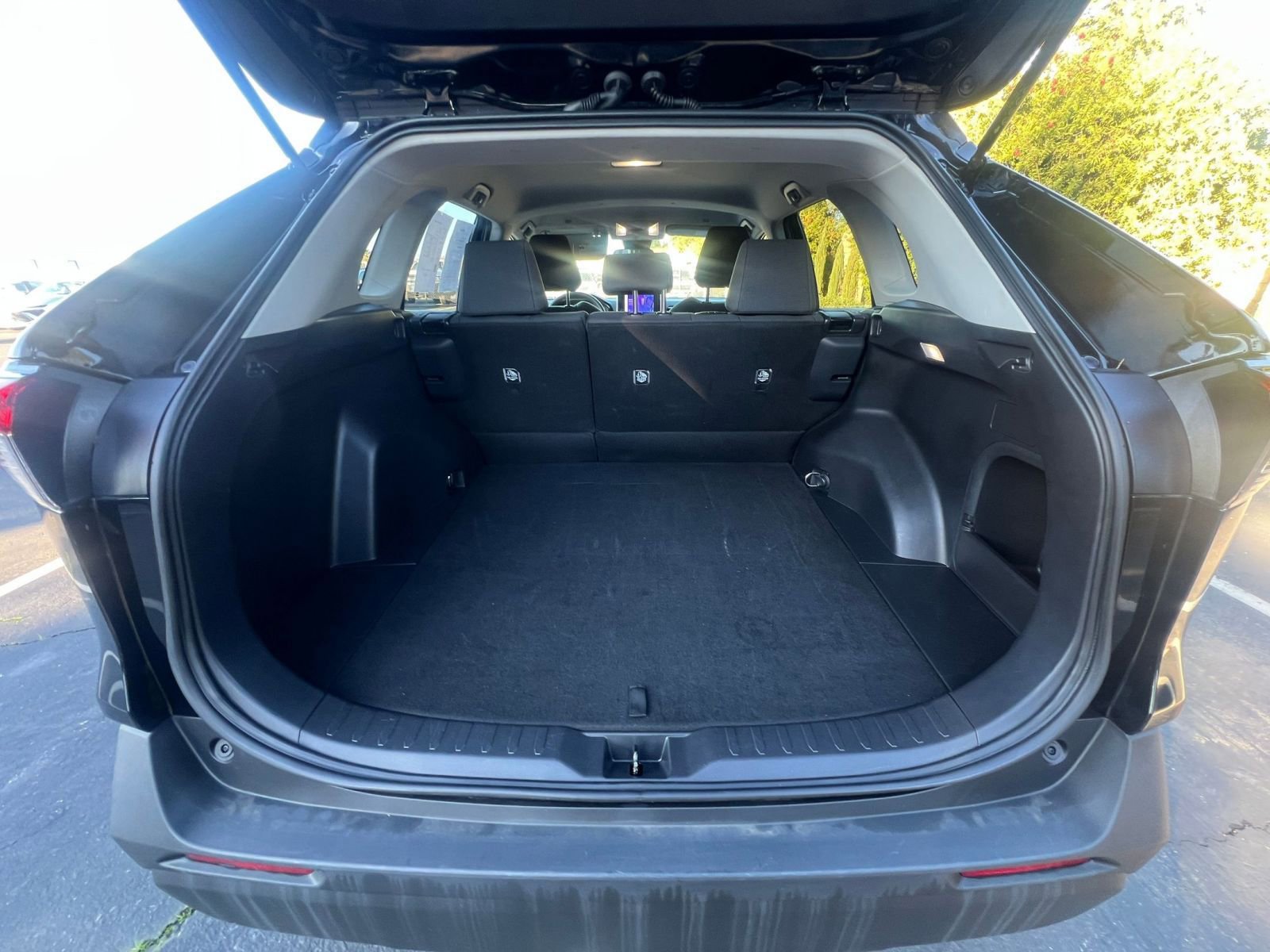 Thumbnail: 2025 Toyota RAV4 - 31