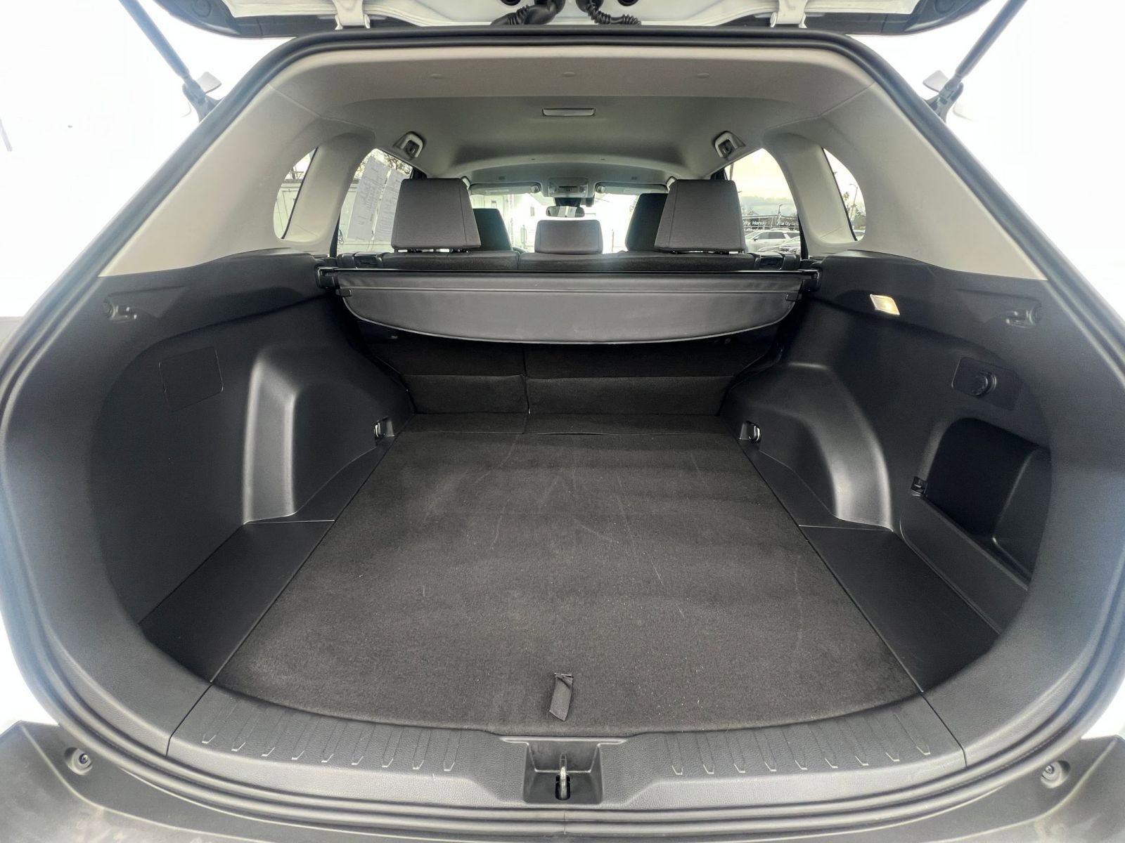 Thumbnail: 2025 Toyota RAV4 - 31