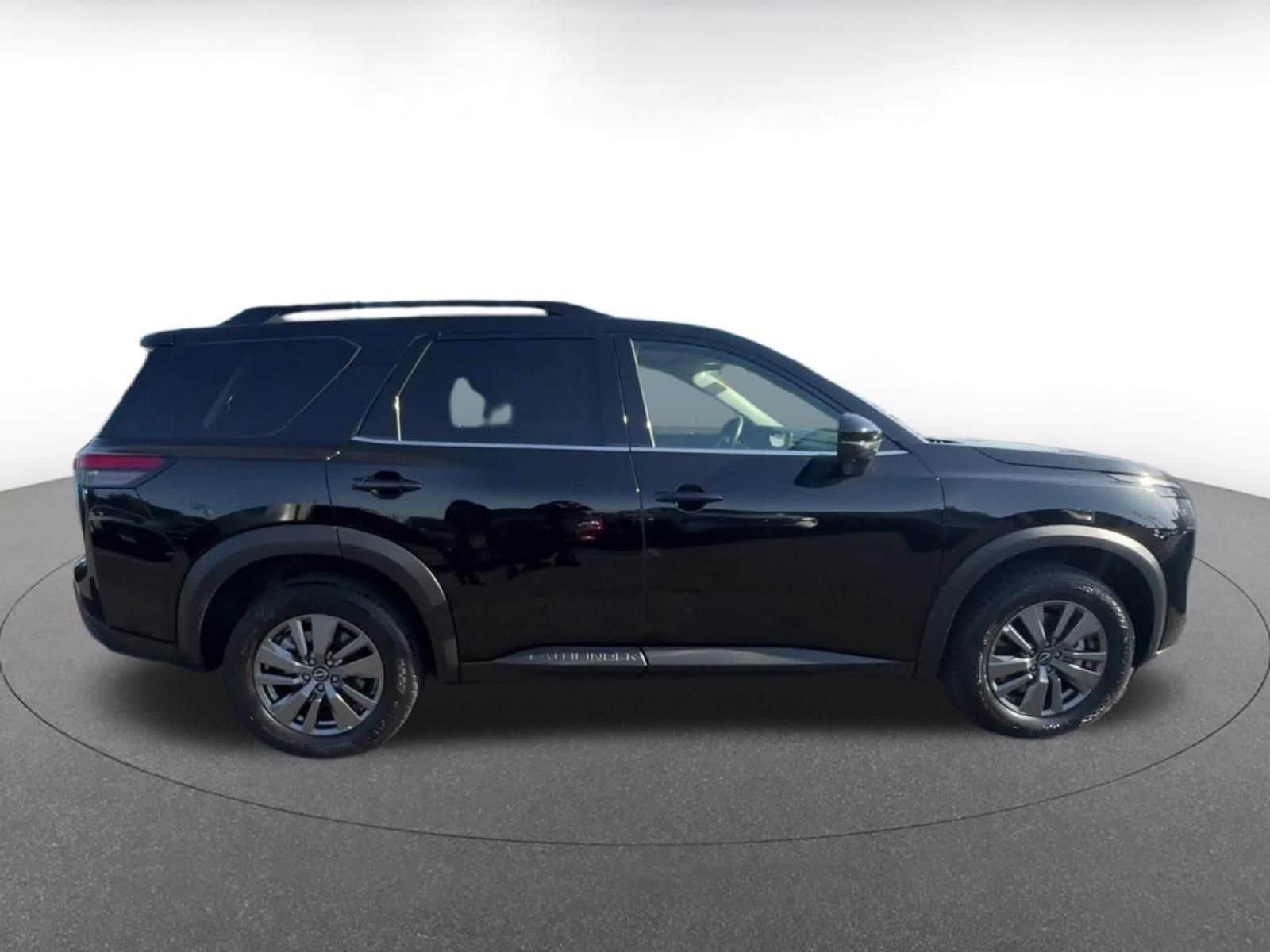 Thumbnail: 2025 Nissan Pathfinder - 16