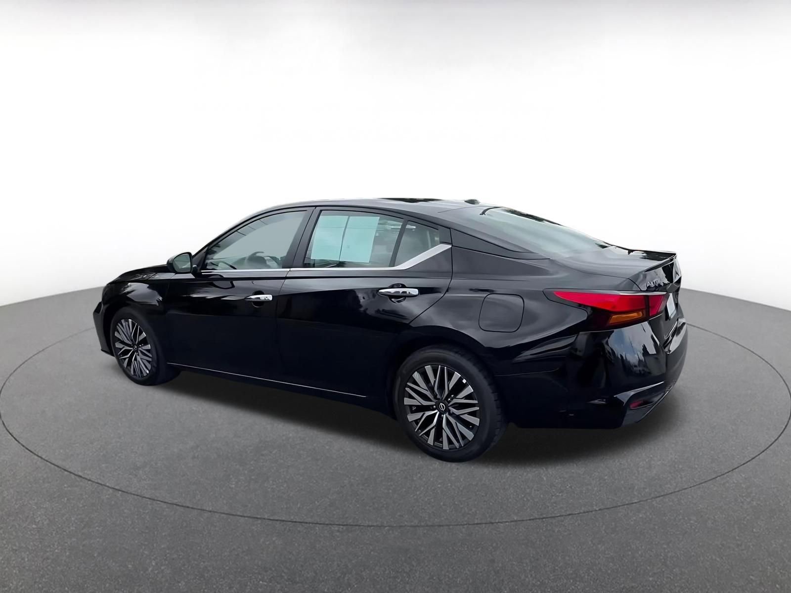 Thumbnail: 2025 Nissan Altima - 10