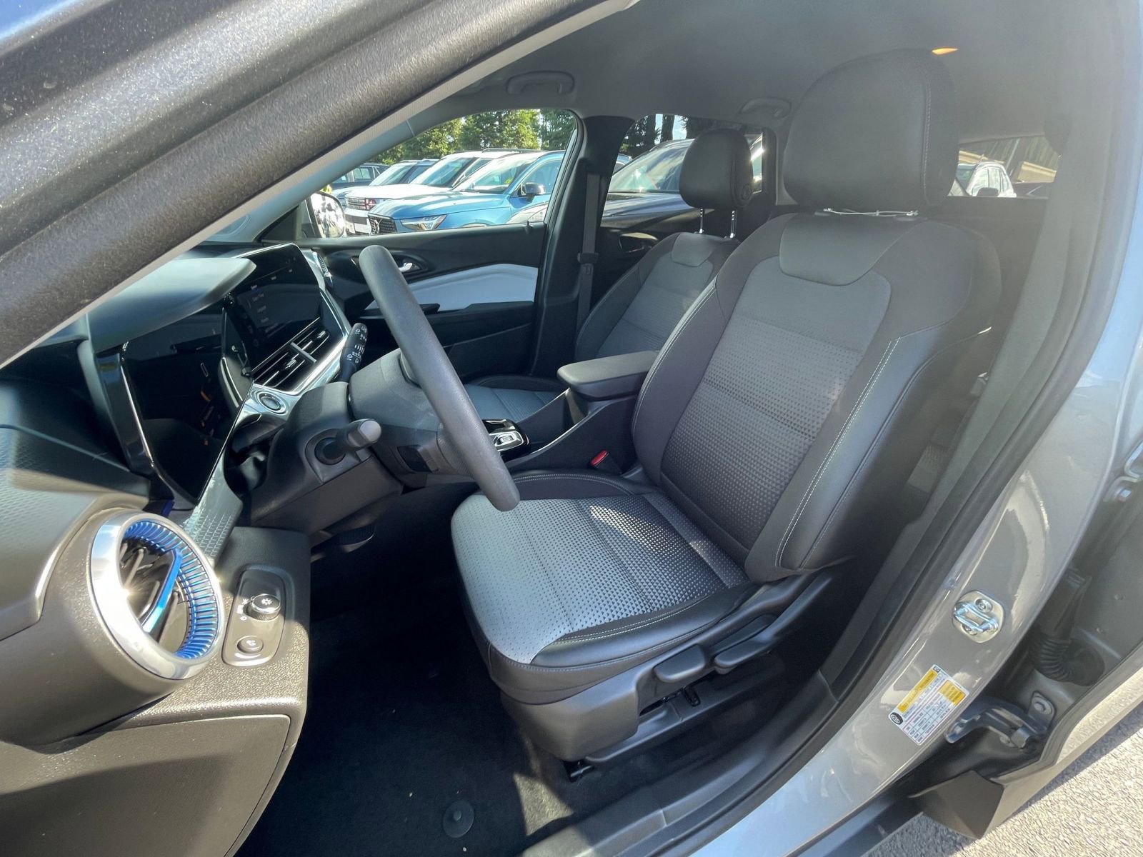 Thumbnail: 2025 Chevrolet Trax - 35