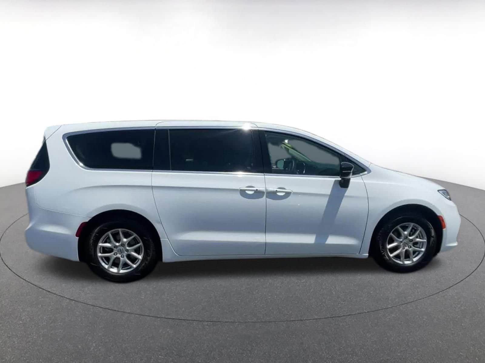 Thumbnail: 2024 Chrysler Pacifica - 16