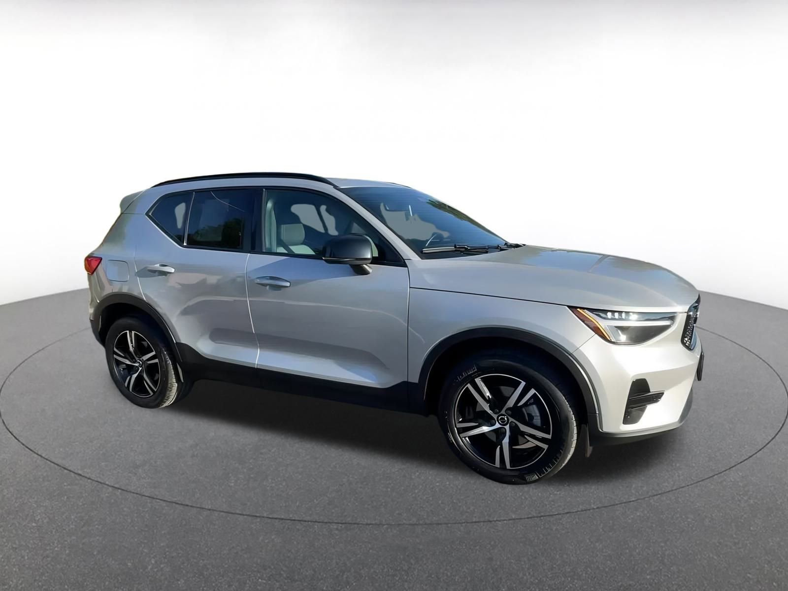 Thumbnail: 2024 Volvo XC40 - 2
