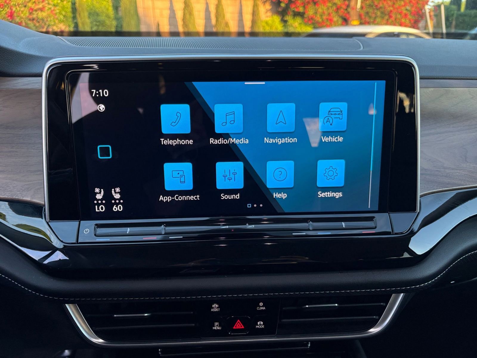 Thumbnail: 2025 Volkswagen Atlas - 21