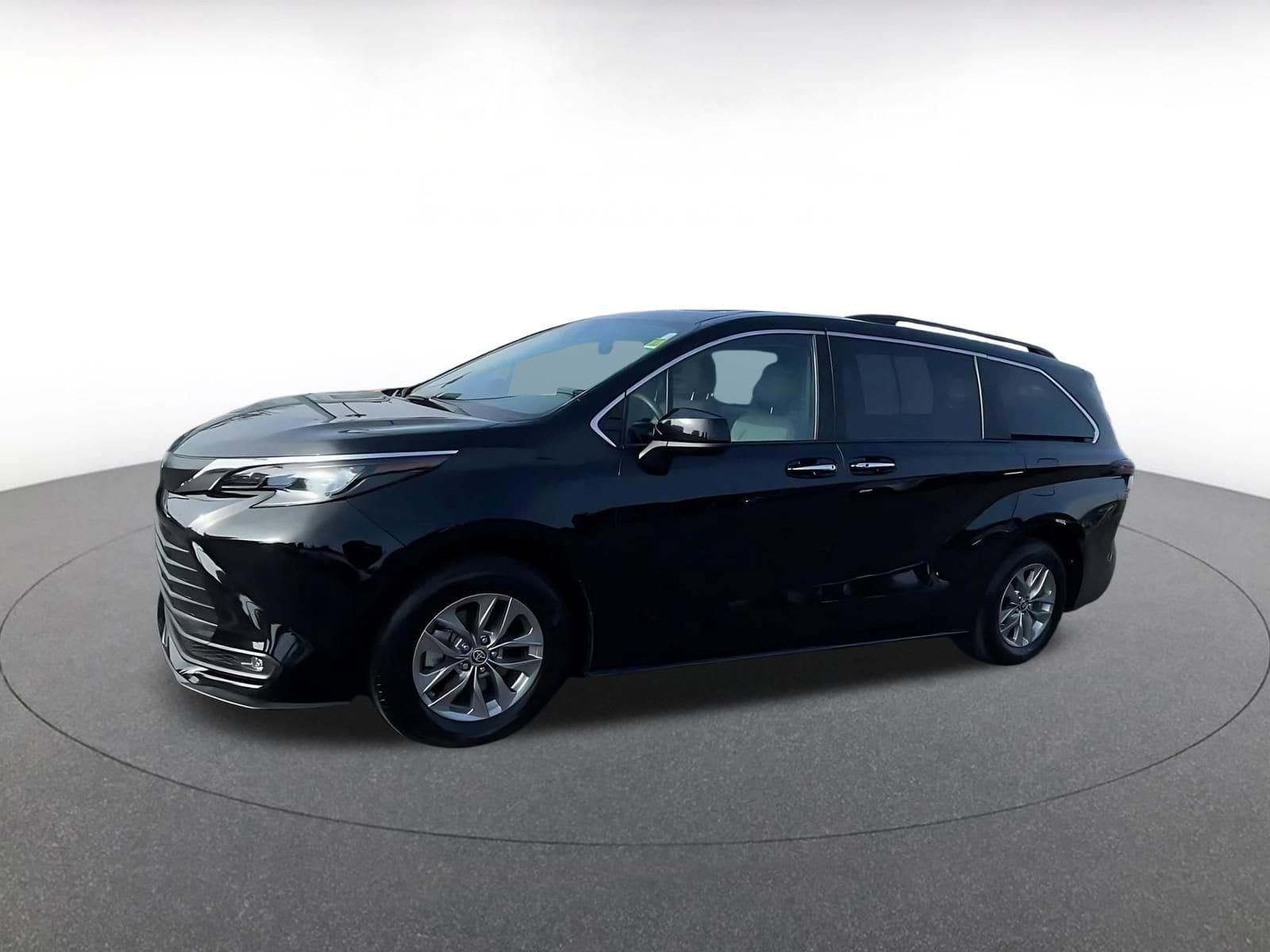 Thumbnail: 2025 Toyota Sienna - 8