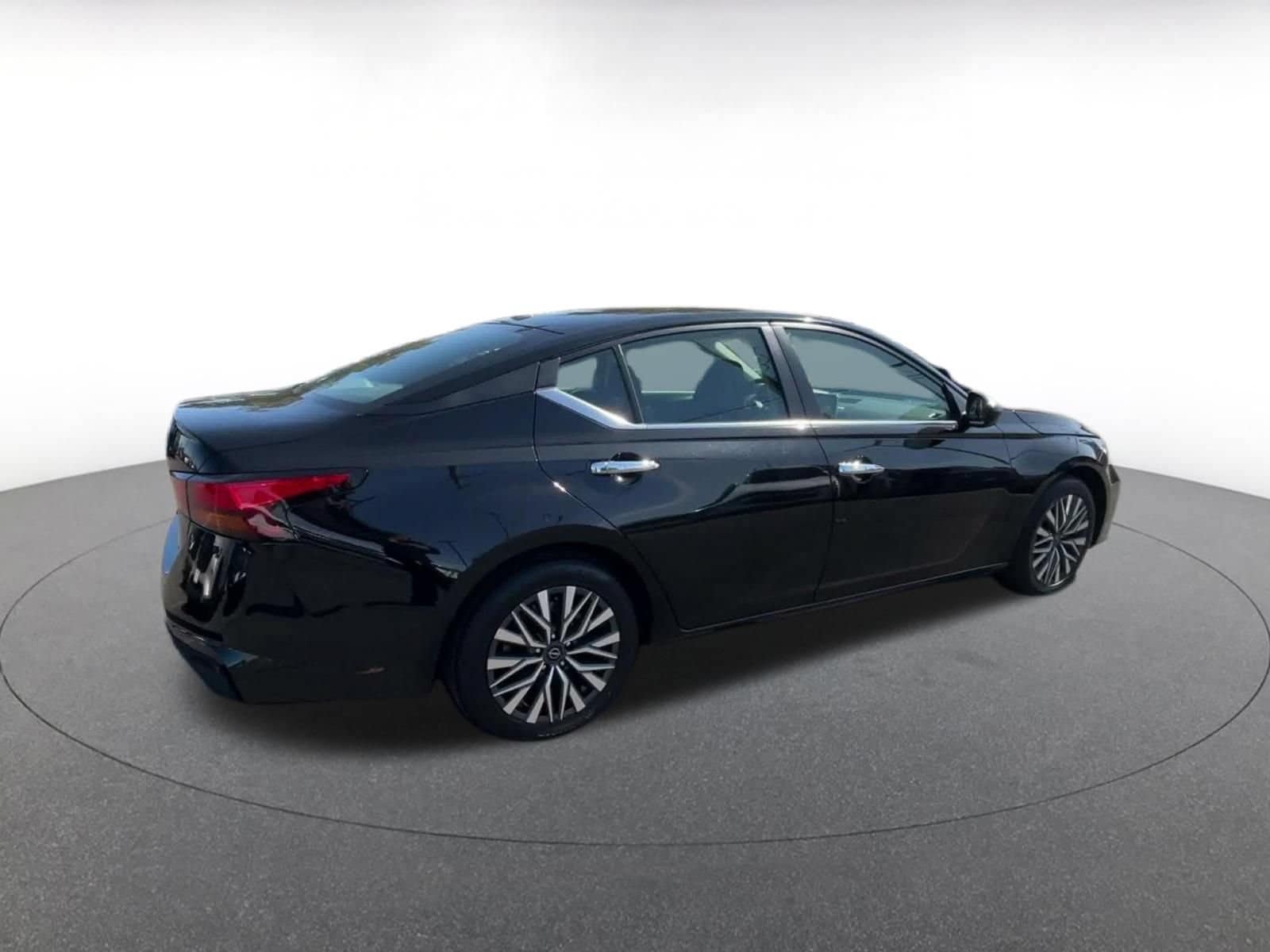 Thumbnail: 2025 Nissan Altima - 14