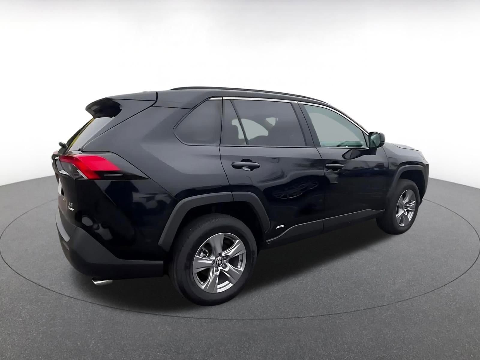 Thumbnail: 2025 Toyota RAV4 - 15