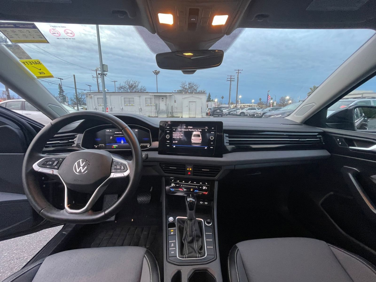 Thumbnail: 2025 Volkswagen Jetta - 33