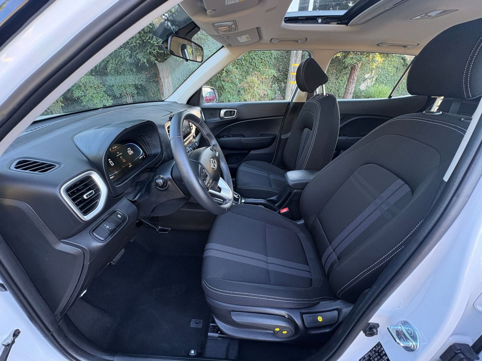 Thumbnail: 2025 Hyundai Venue - 25