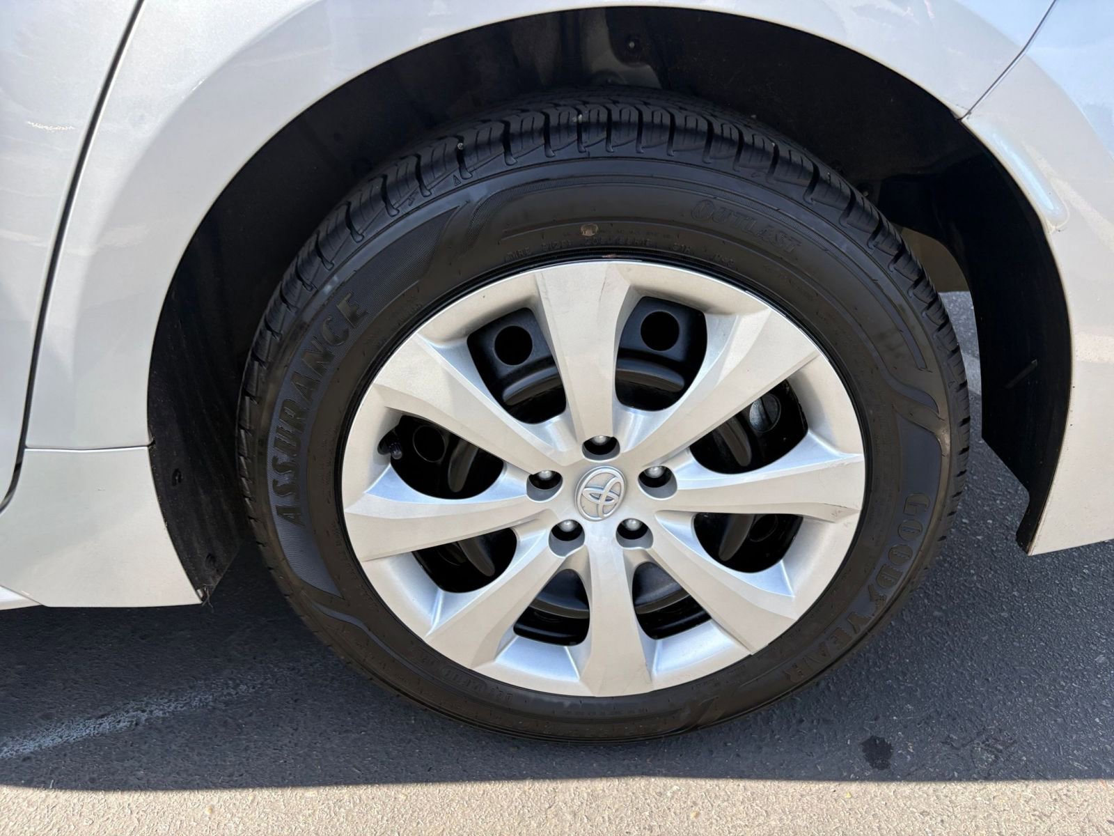 Thumbnail: 2025 Toyota Corolla - 28