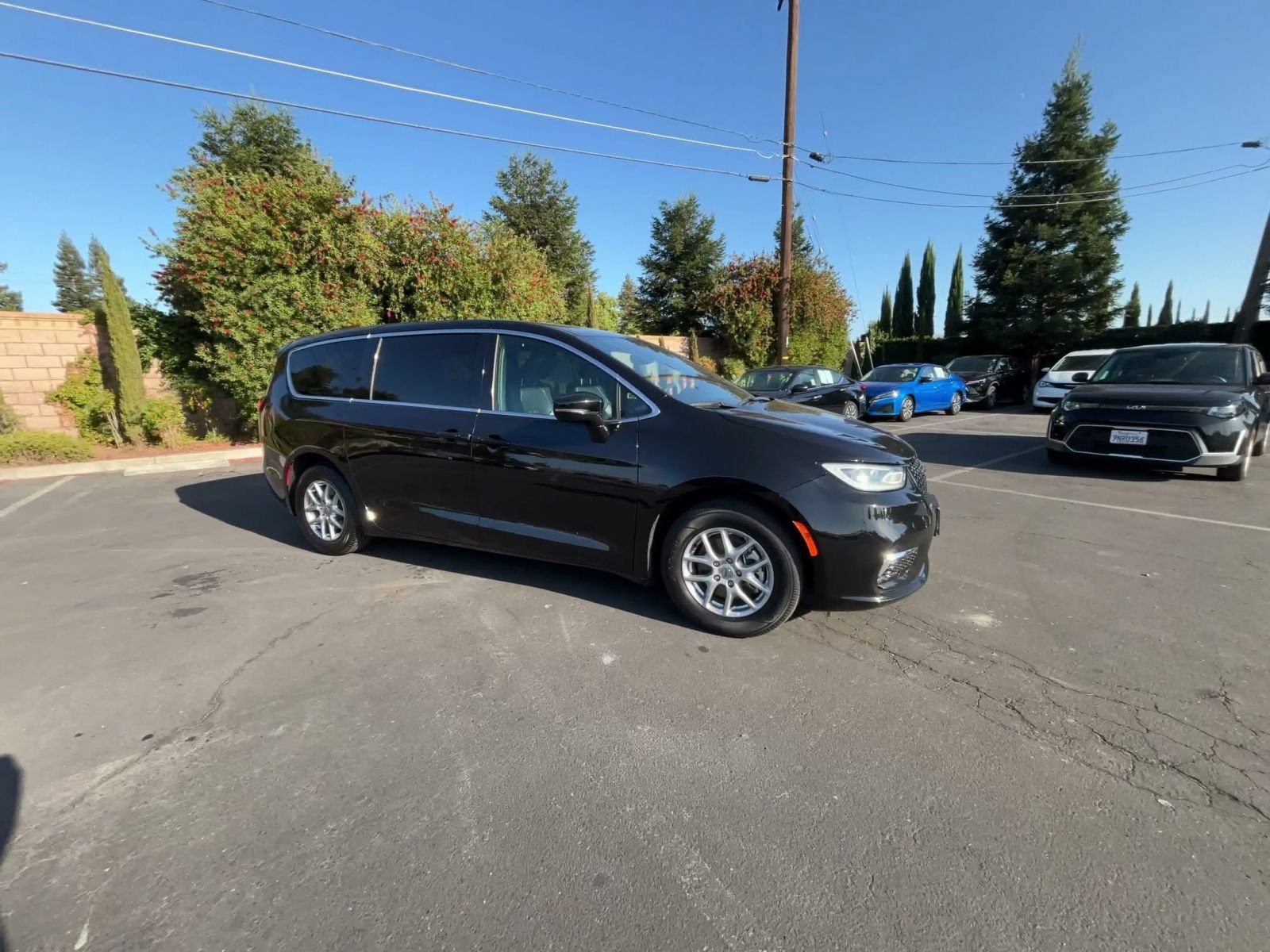 Thumbnail: 2025 Chrysler Pacifica - 2