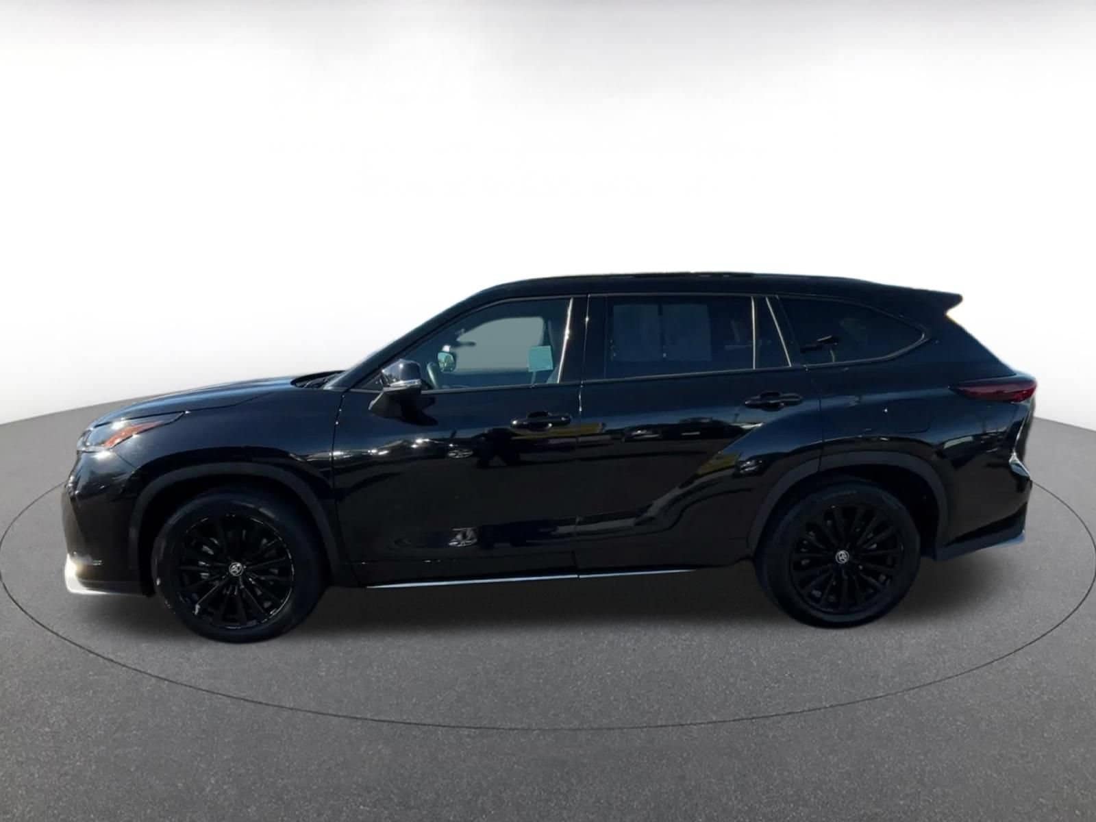 Thumbnail: 2025 Toyota Highlander - 8