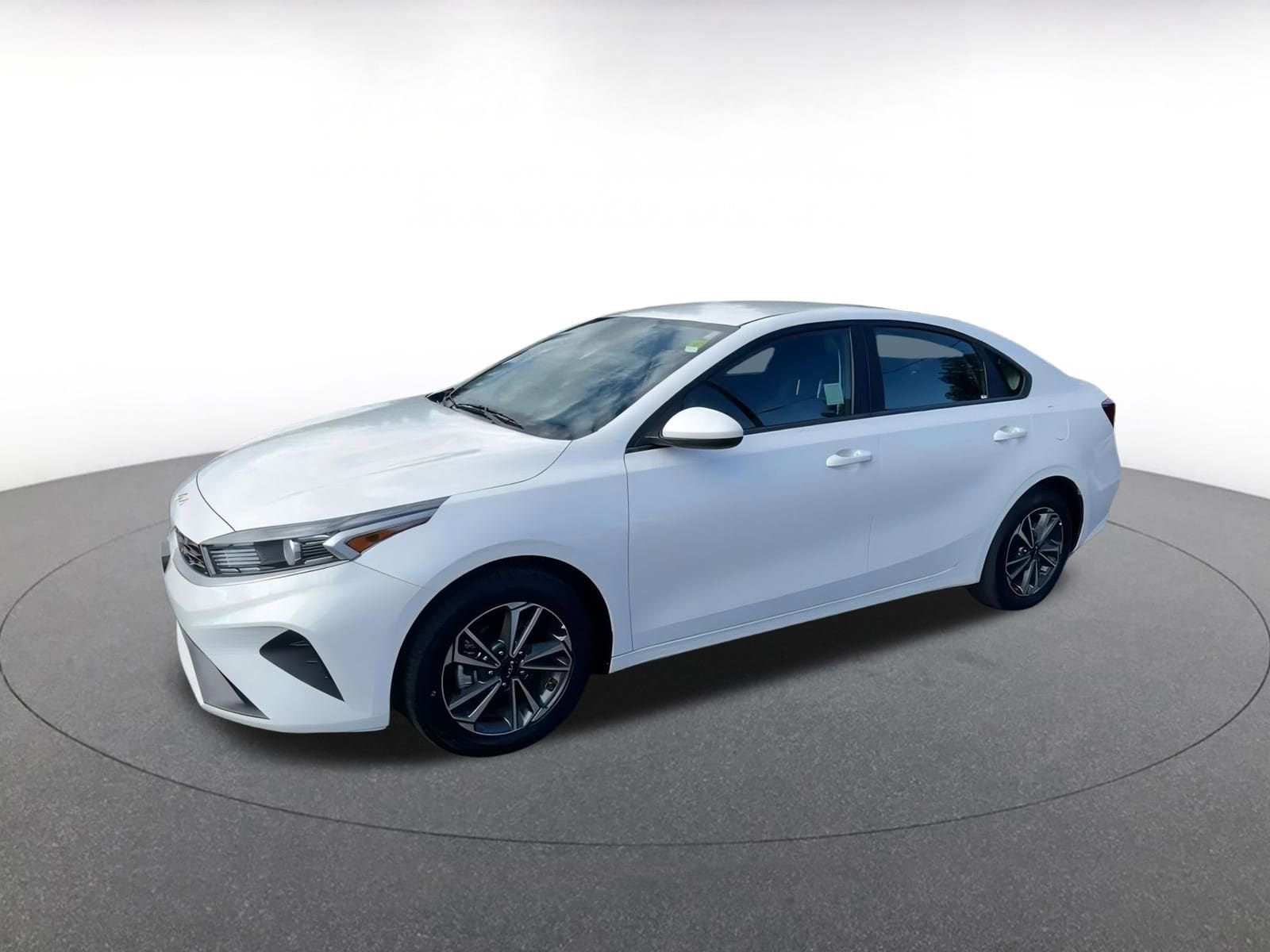 Thumbnail: 2024 Kia Forte - 8