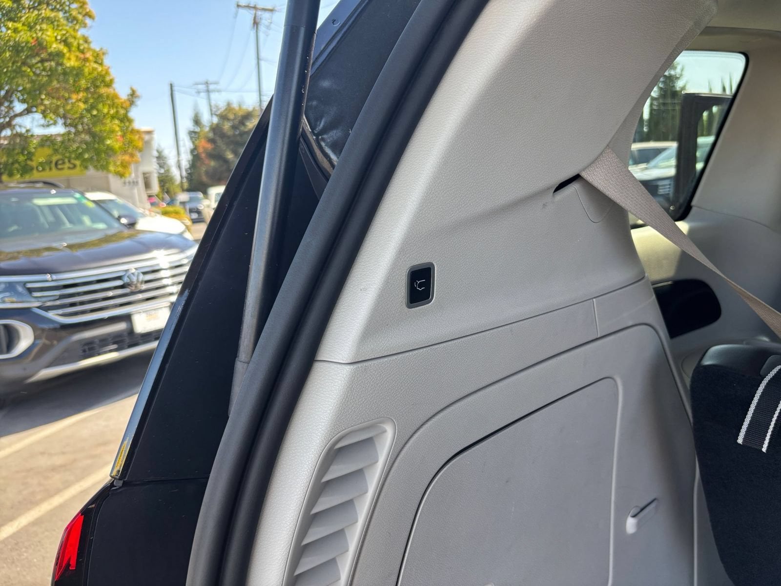 Thumbnail: 2023 Chrysler Pacifica - 22