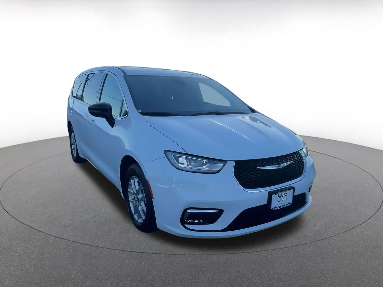 Thumbnail: 2024 Chrysler Pacifica - 3