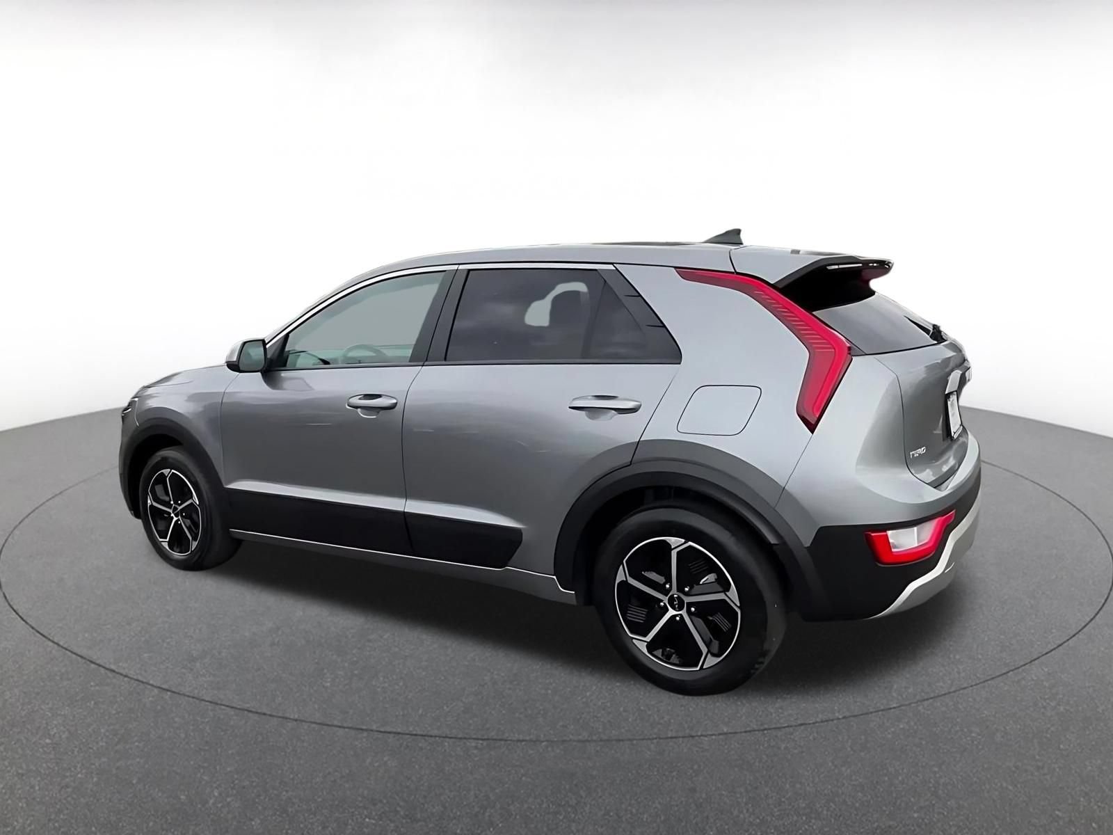 Thumbnail: 2026 Kia Niro - 10
