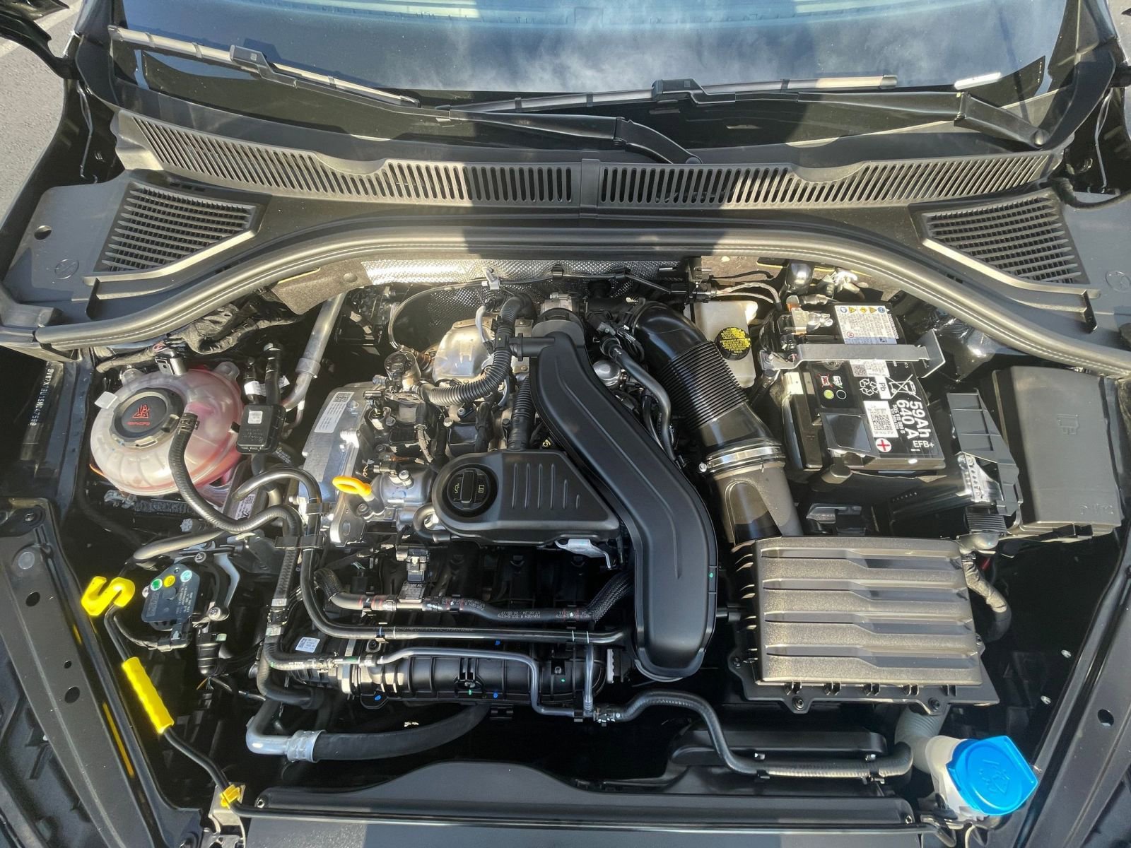 Thumbnail: 2025 Volkswagen Jetta - 32