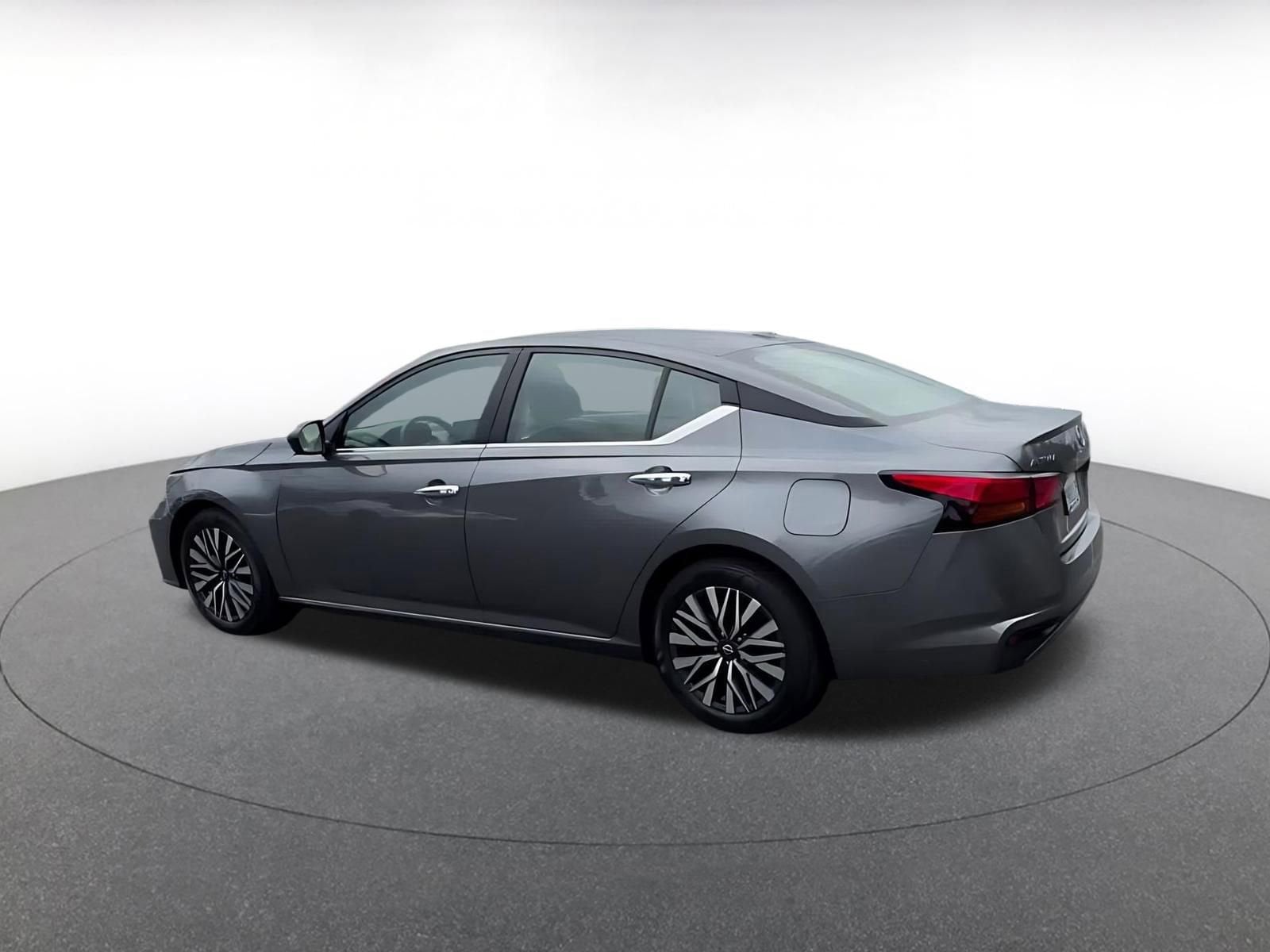 Thumbnail: 2025 Nissan Altima - 10