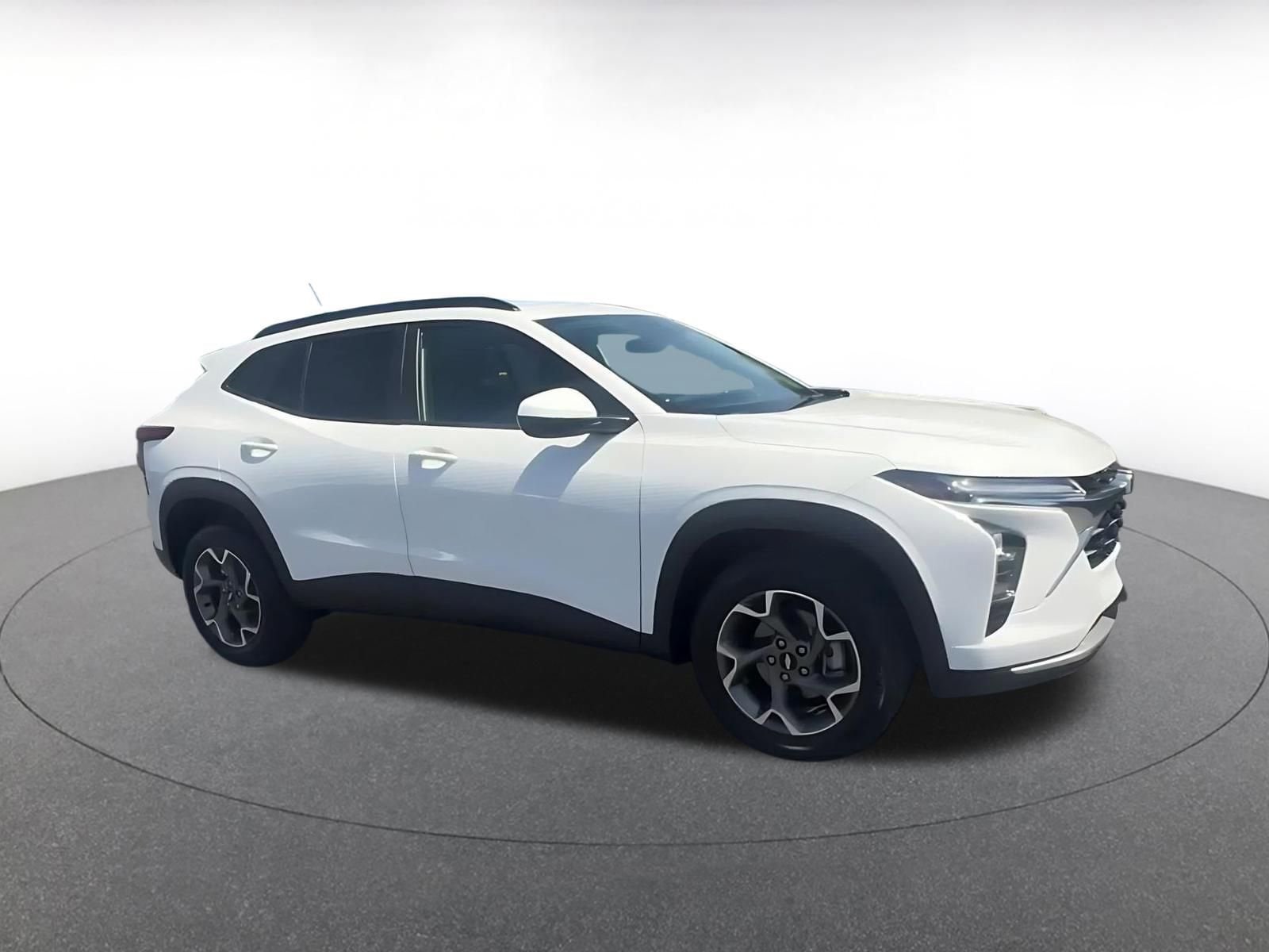 Thumbnail: 2025 Chevrolet Trax - 2