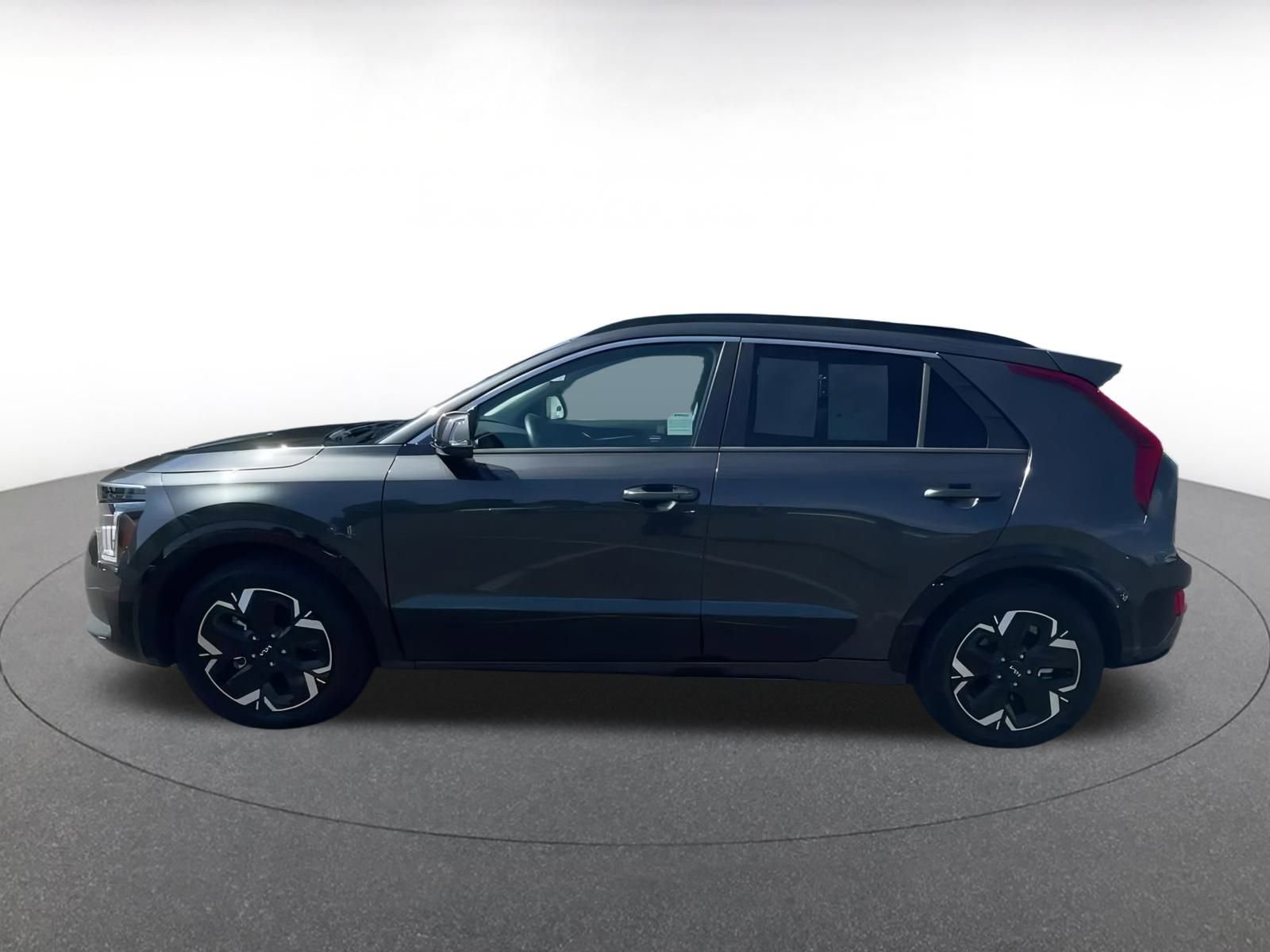 Thumbnail: 2023 Kia Niro - 8