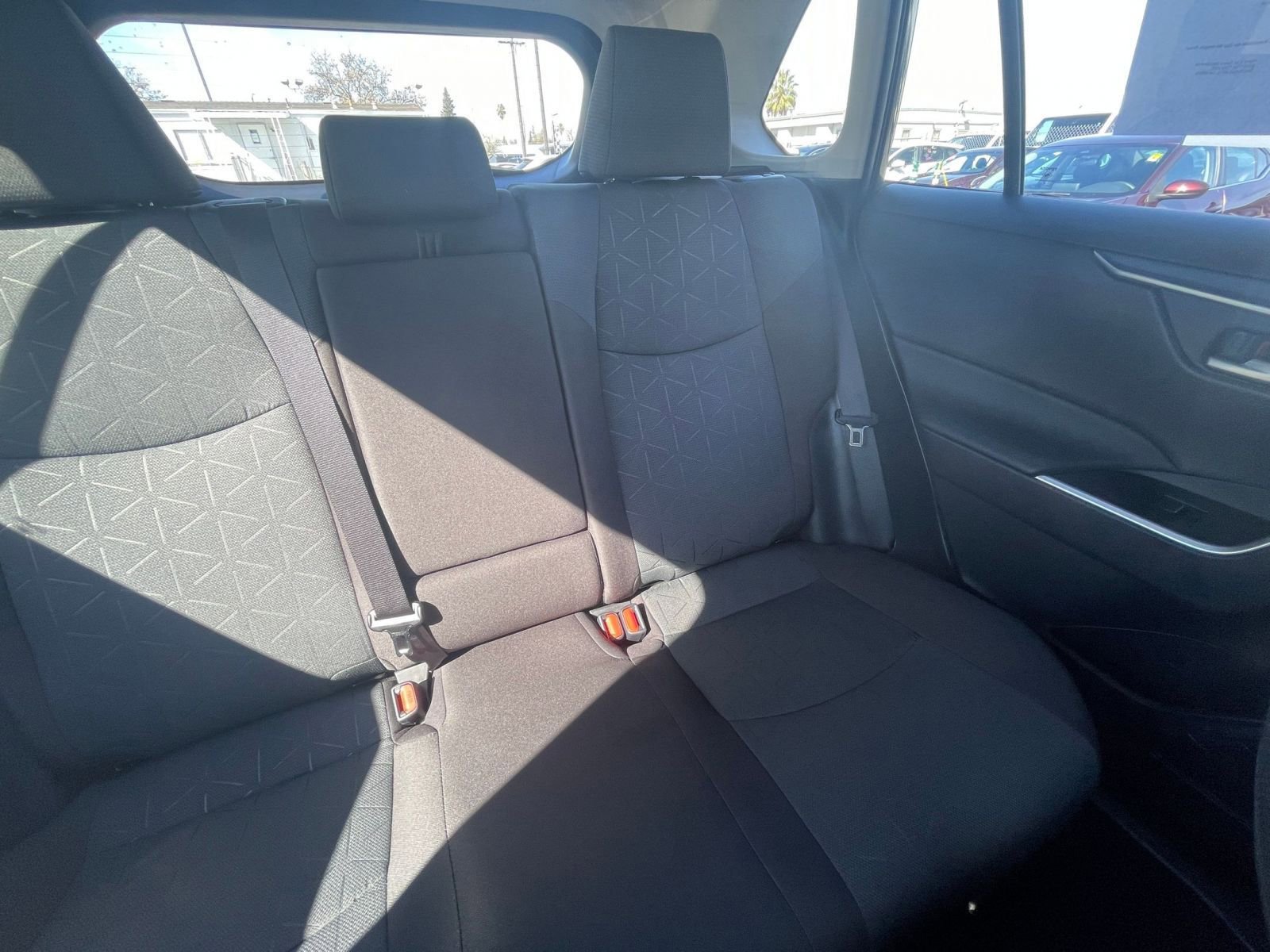 Thumbnail: 2025 Toyota RAV4 - 32