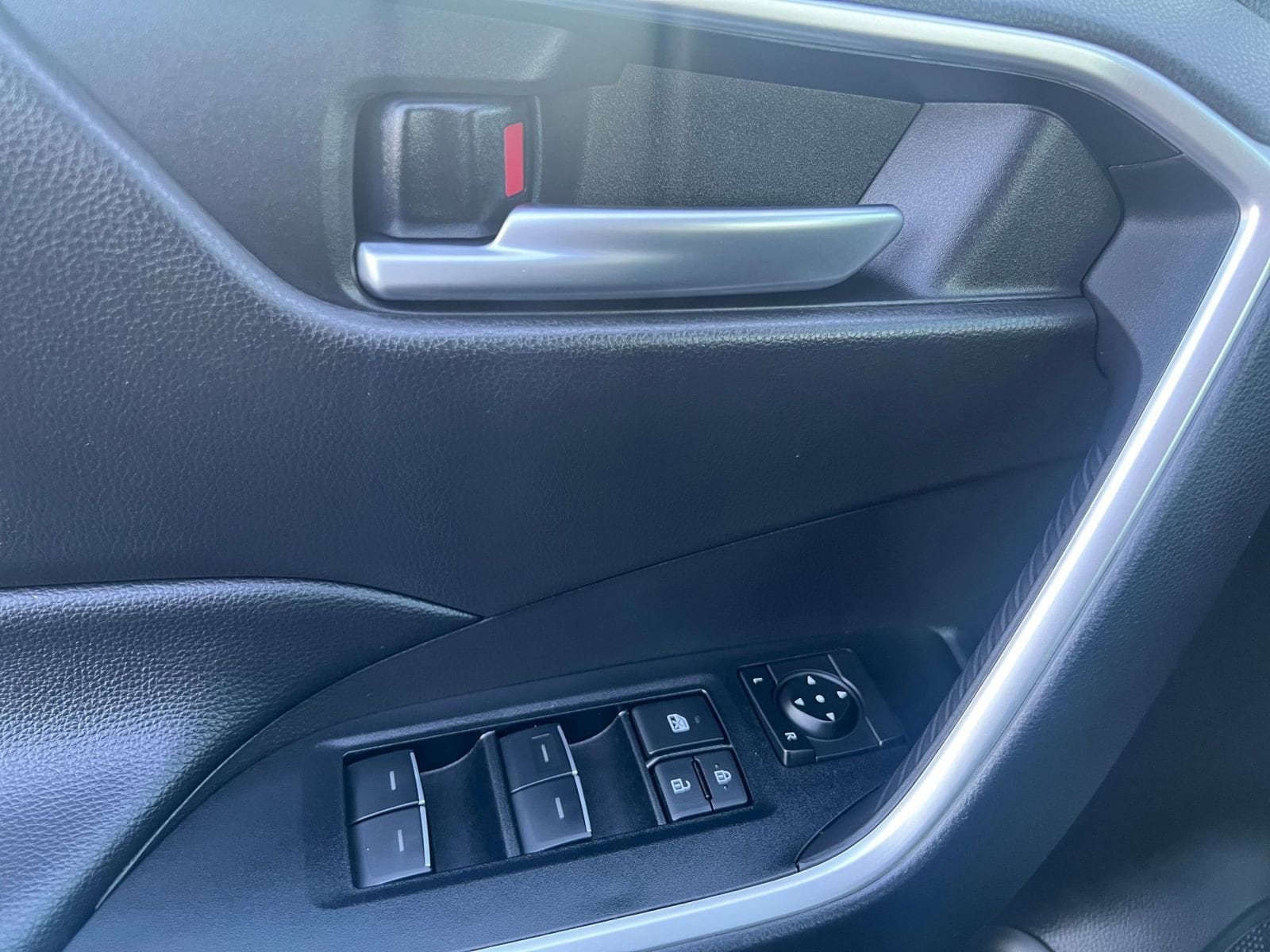 Thumbnail: 2025 Toyota RAV4 - 20