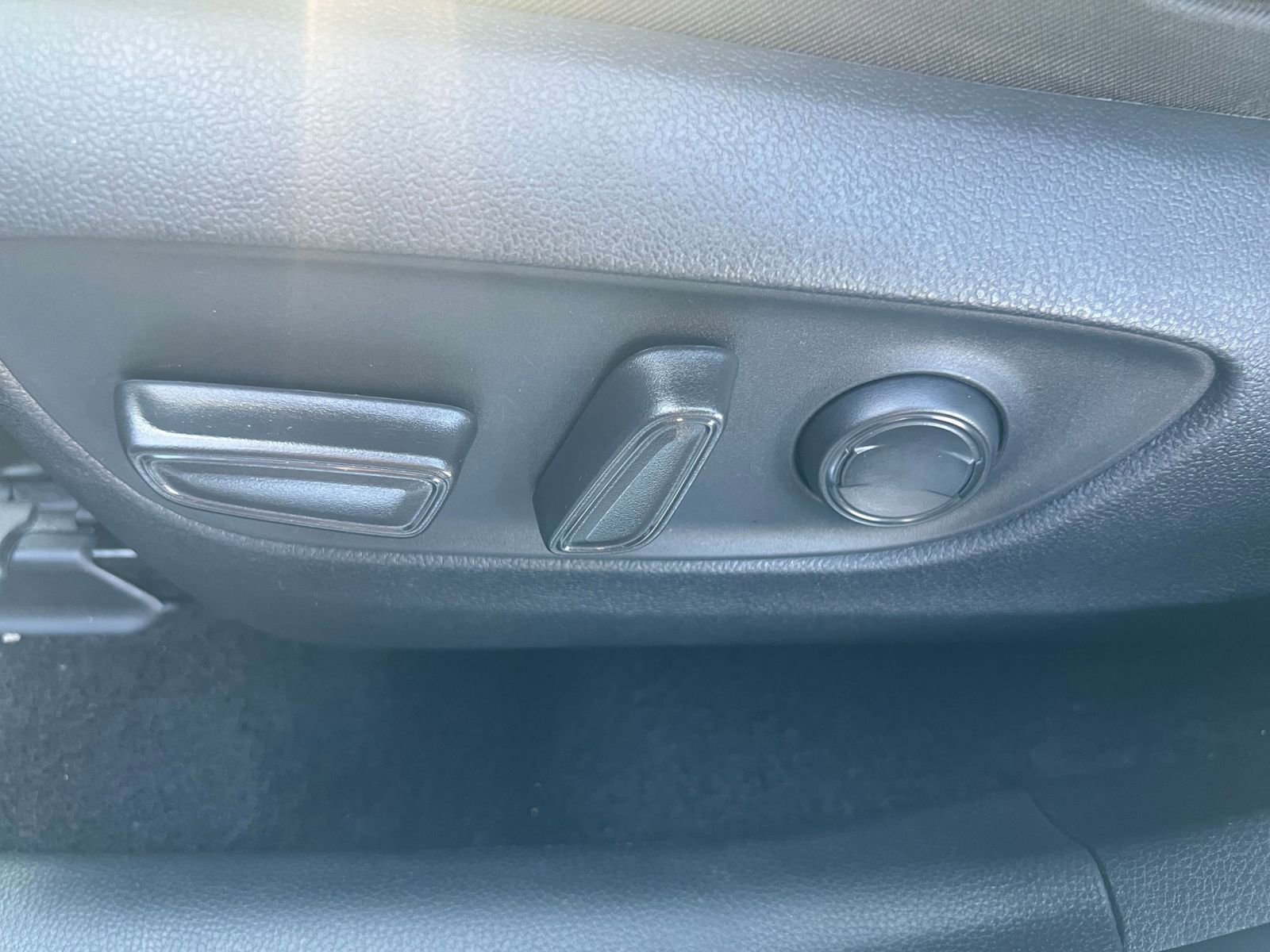 Thumbnail: 2025 Toyota RAV4 - 23