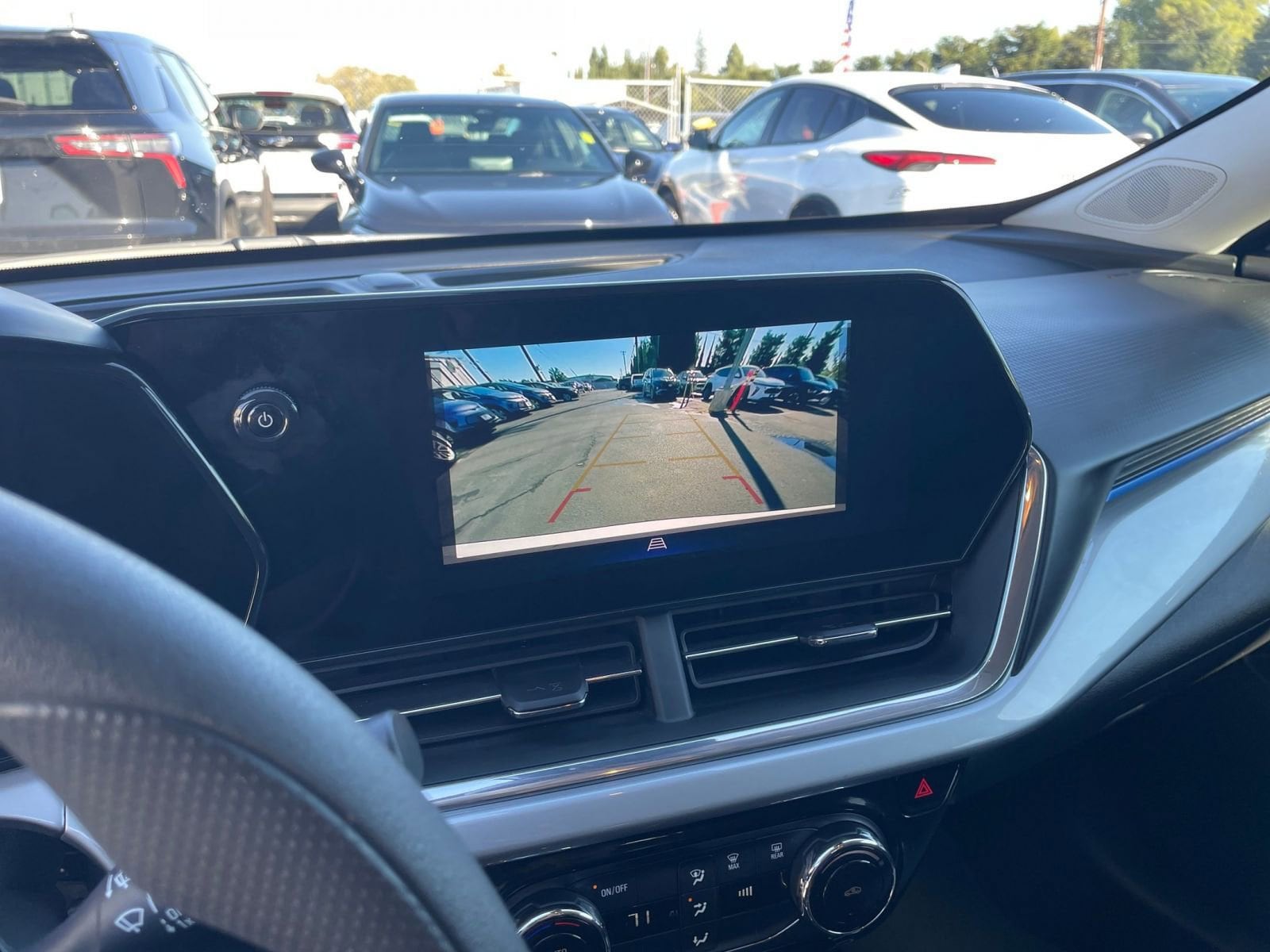 Thumbnail: 2025 Chevrolet Trax - 17