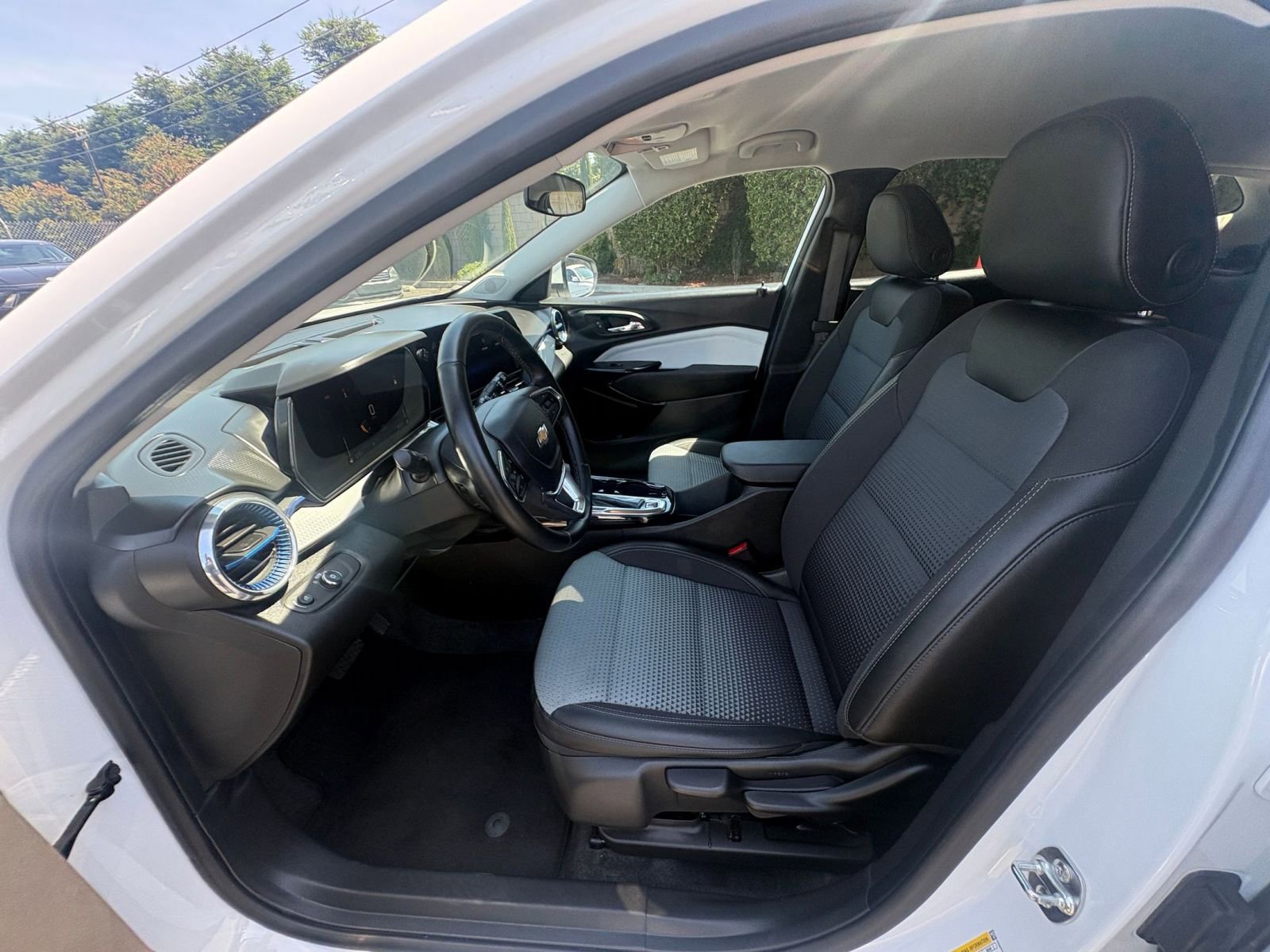 Thumbnail: 2025 Chevrolet Trax - 25