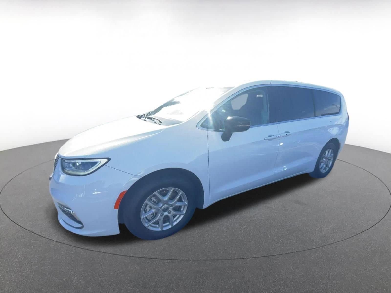 Thumbnail: 2024 Chrysler Pacifica - 8