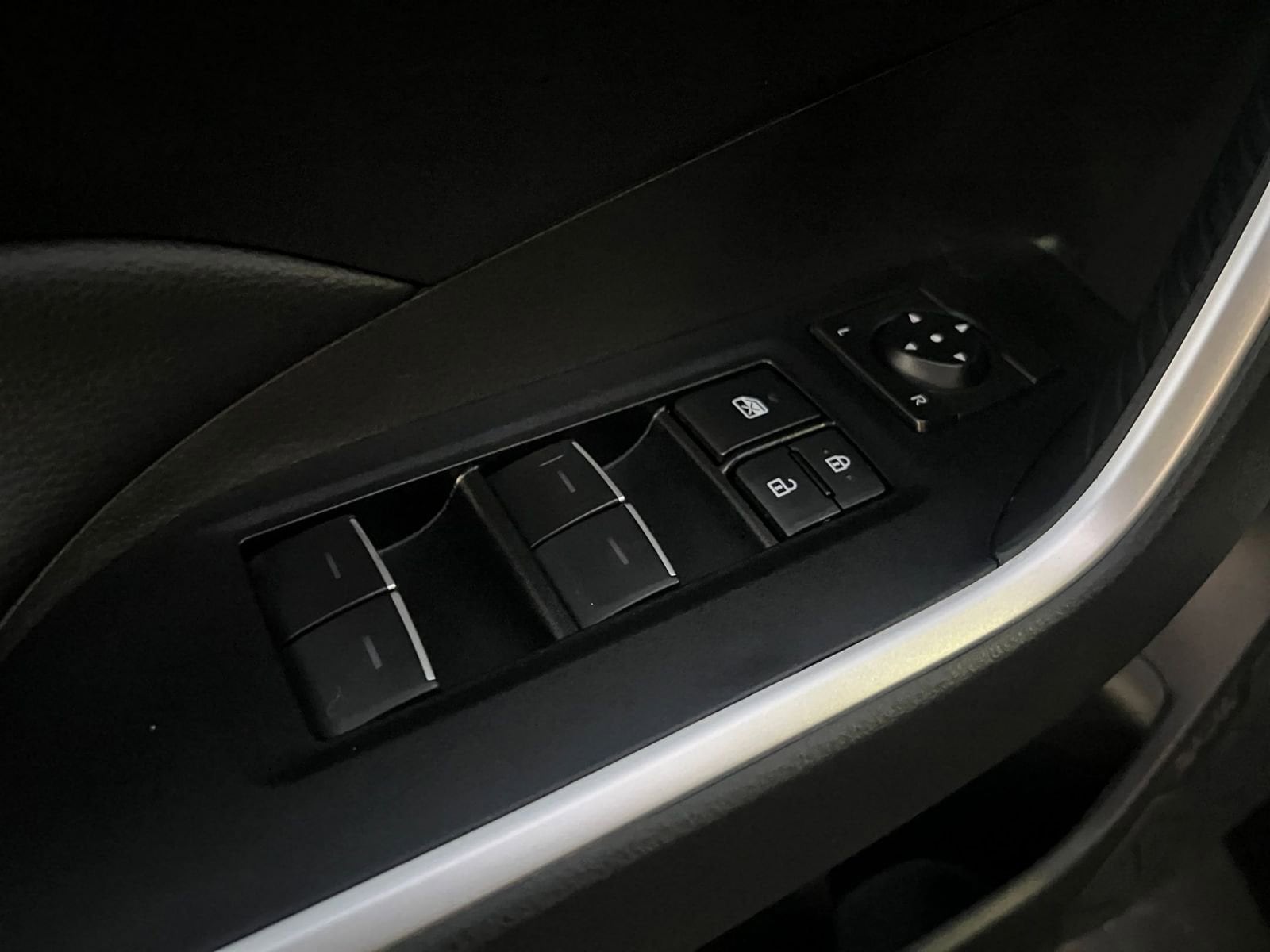 Thumbnail: 2025 Toyota RAV4 - 20