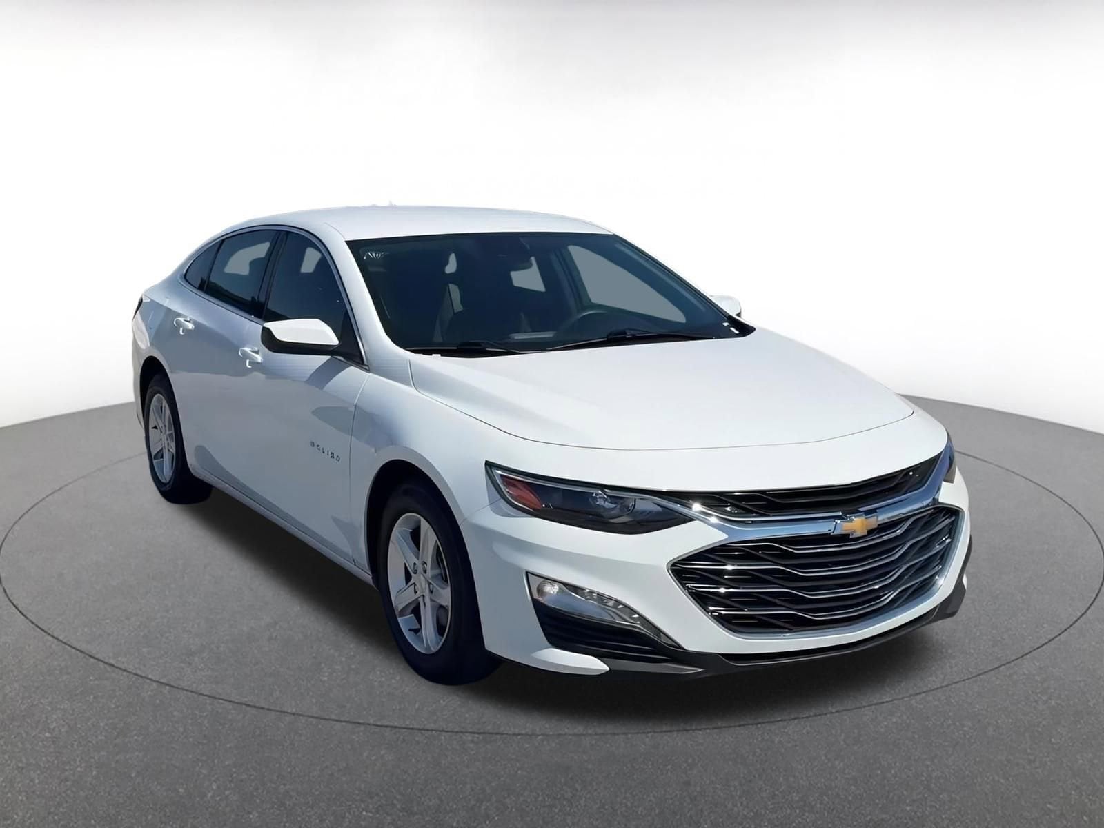 Thumbnail: 2024 Chevrolet Malibu - 3