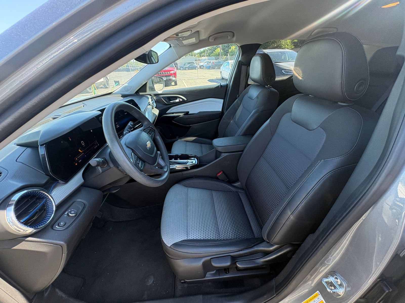 Thumbnail: 2025 Chevrolet Trax - 25