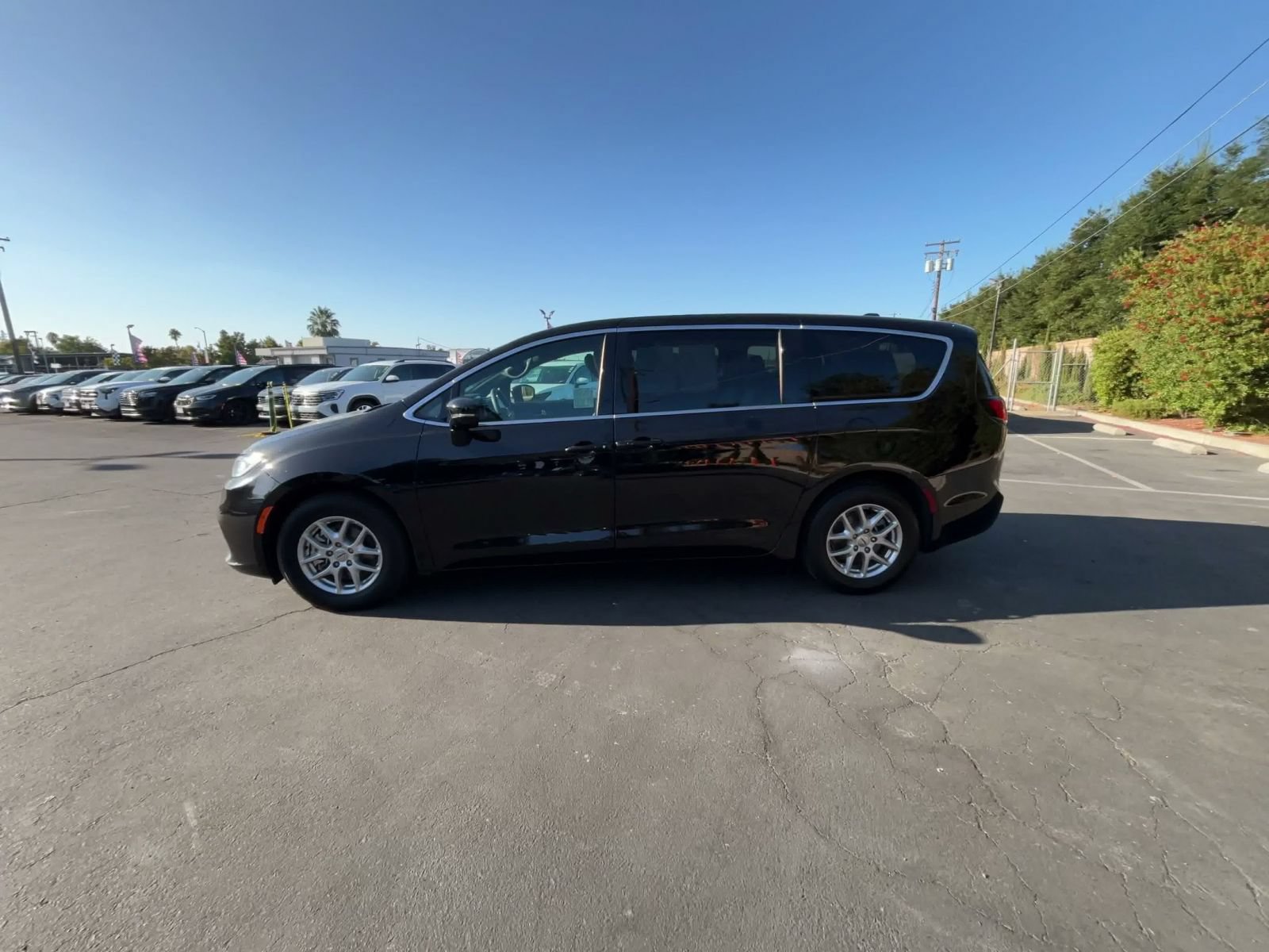 Thumbnail: 2025 Chrysler Pacifica - 8