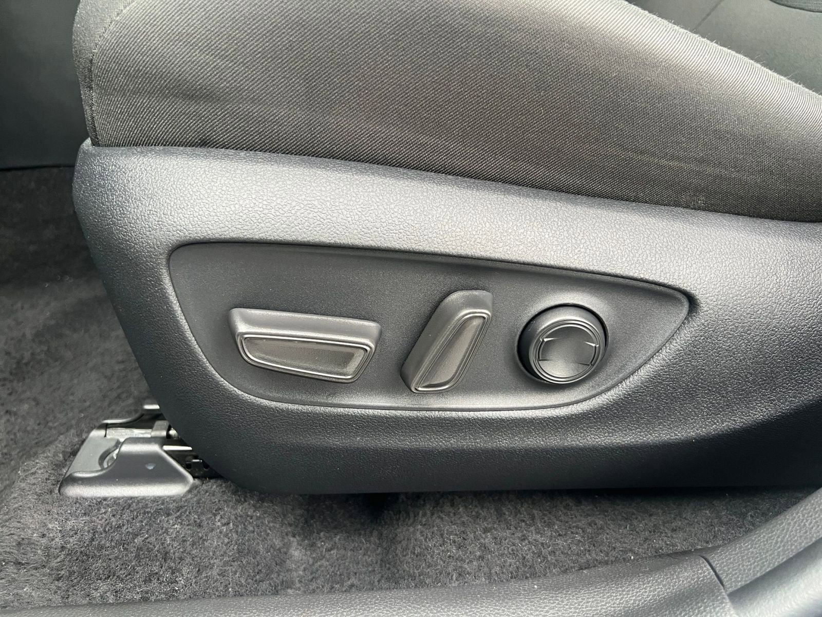 Thumbnail: 2025 Toyota RAV4 - 23