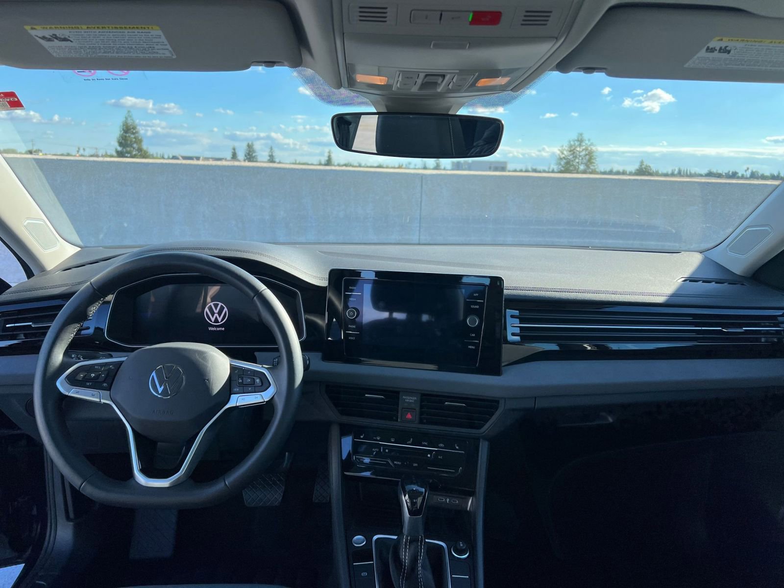 Thumbnail: 2025 Volkswagen Jetta - 32