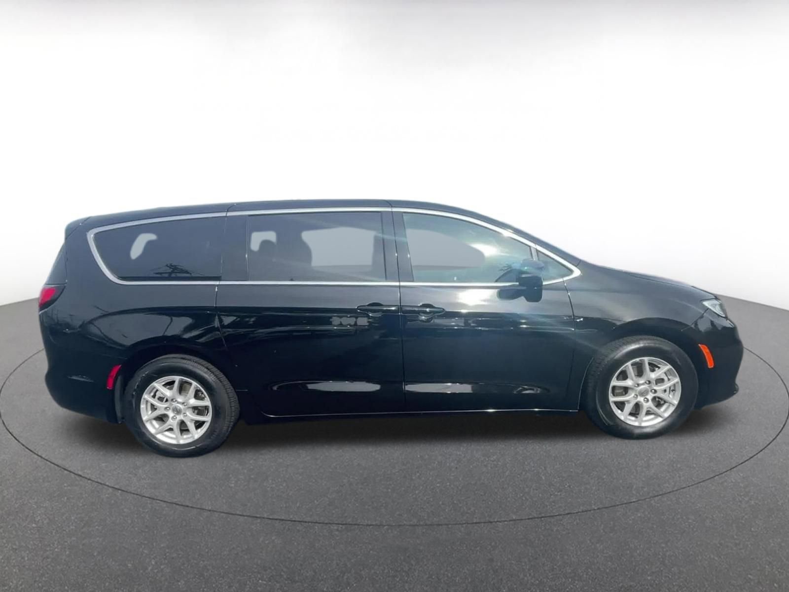 Thumbnail: 2025 Chrysler Pacifica - 16