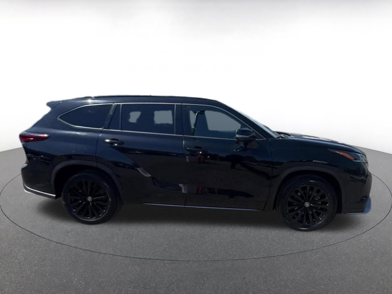 Thumbnail: 2025 Toyota Highlander - 16