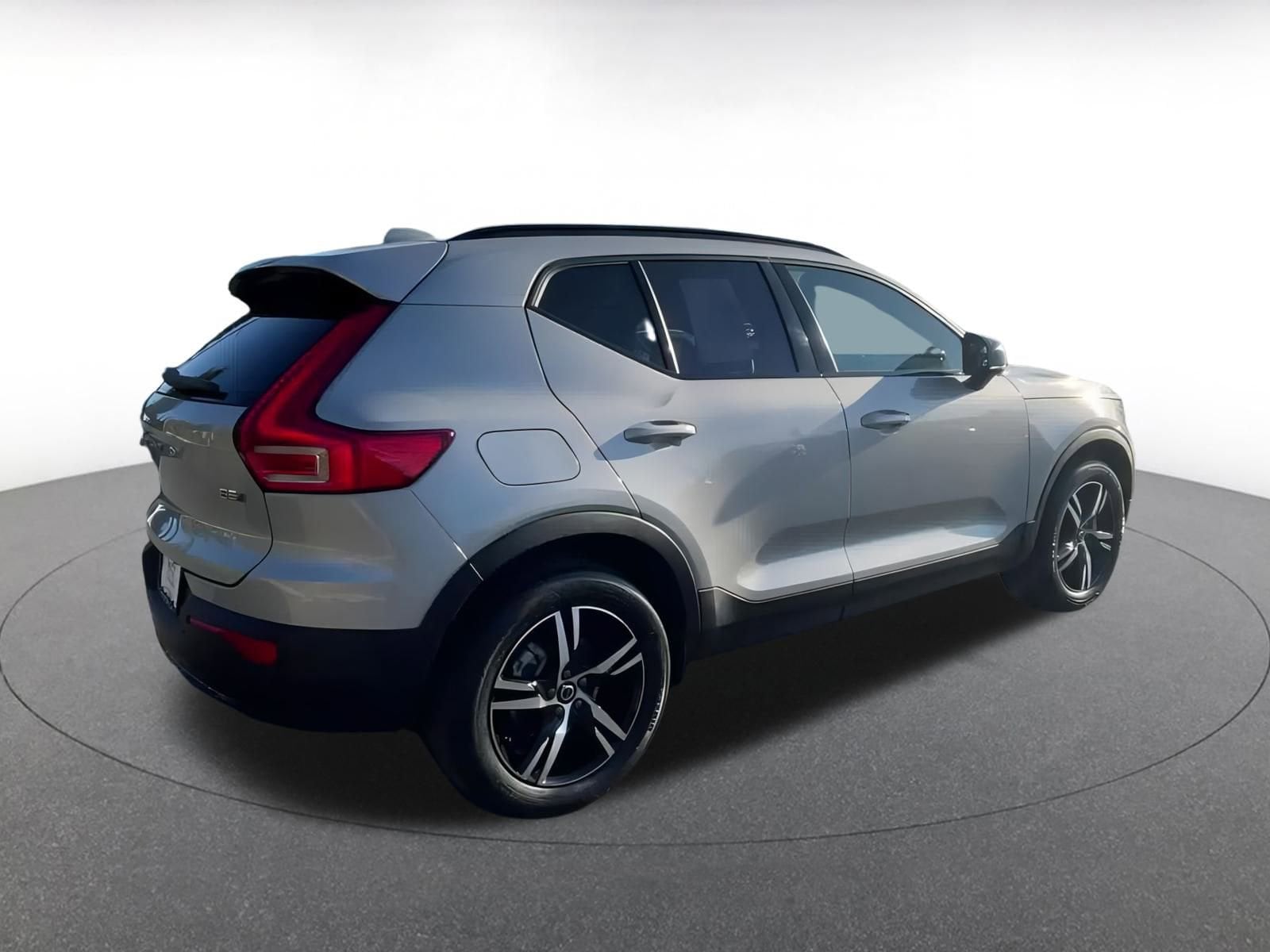 Thumbnail: 2024 Volvo XC40 - 15