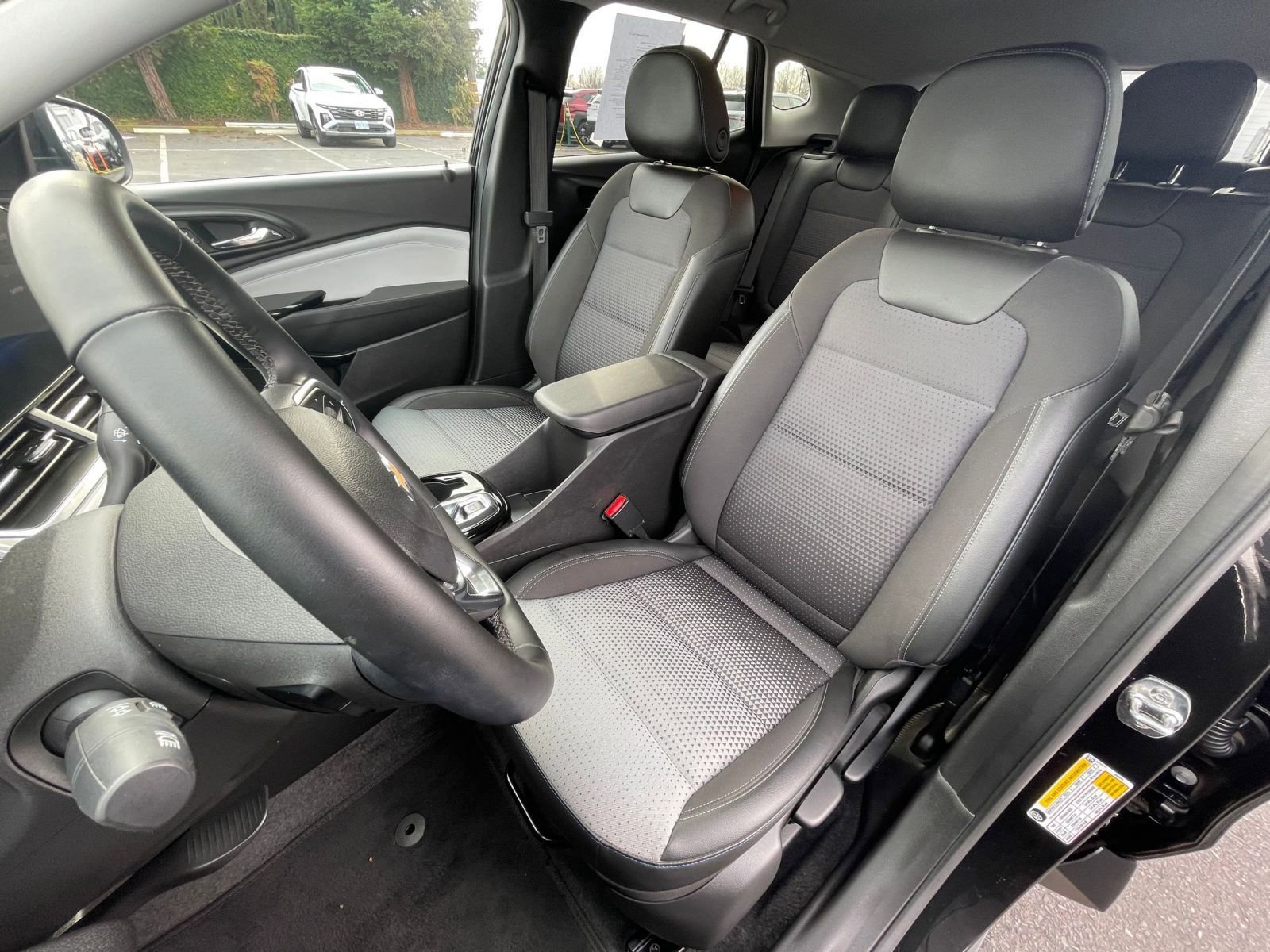 Thumbnail: 2025 Chevrolet Trax - 31